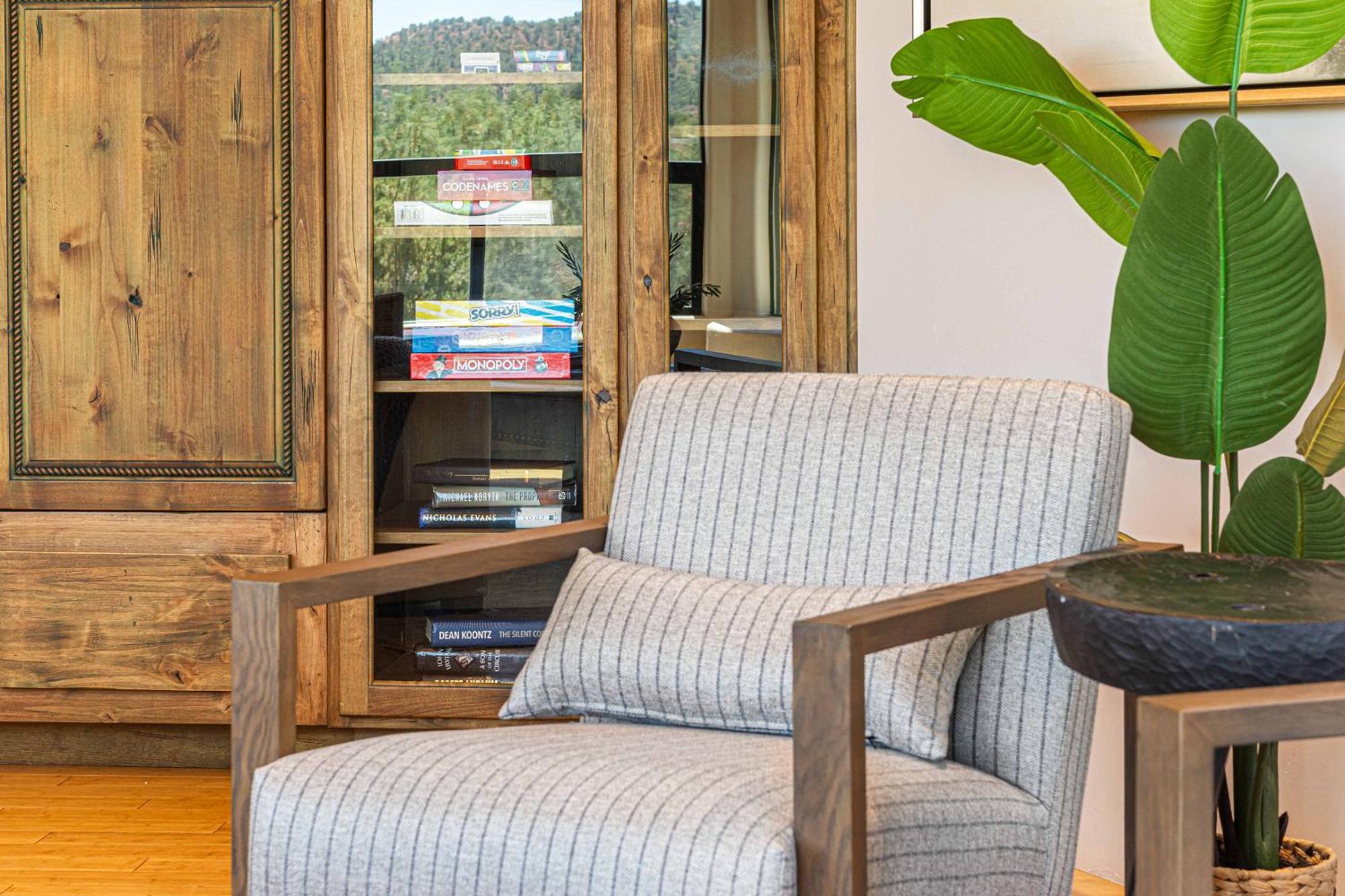 Holiday home Panoramic Views, Game Room, Pool, Hot Tub!