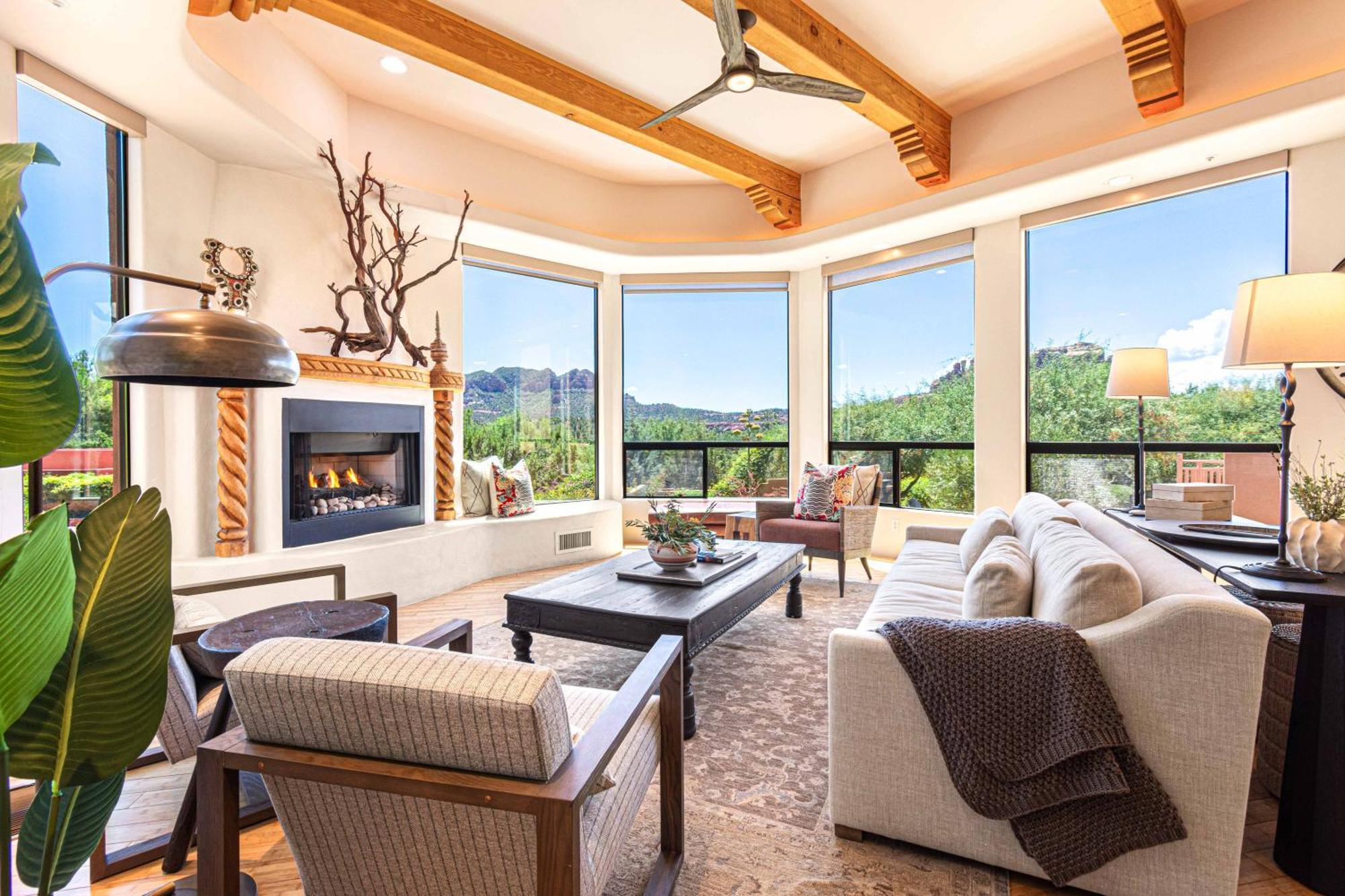 Holiday home Panoramic Views, Game Room, Pool, Hot Tub!