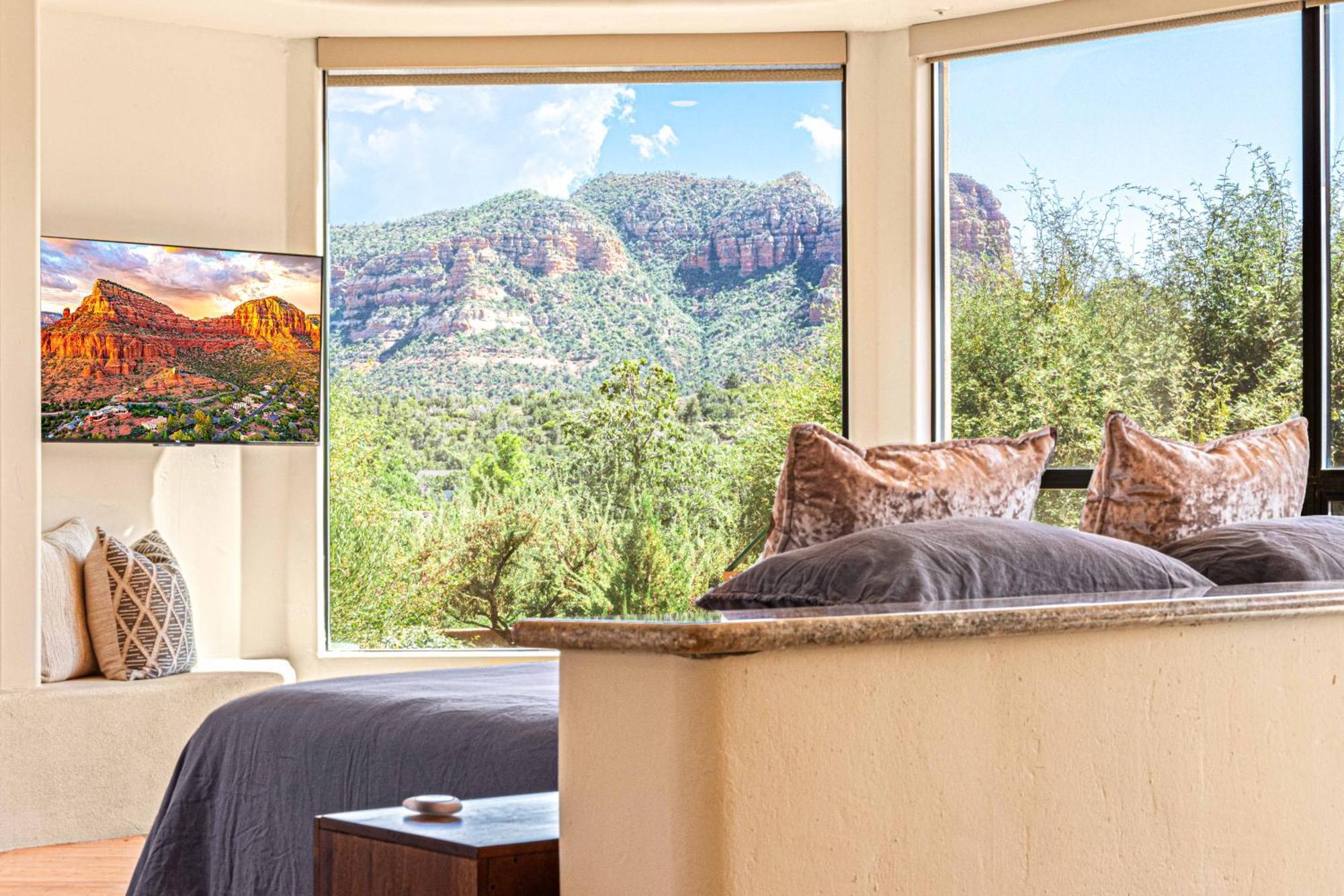 Panoramic Views, Game Room, Pool, Hot Tub!