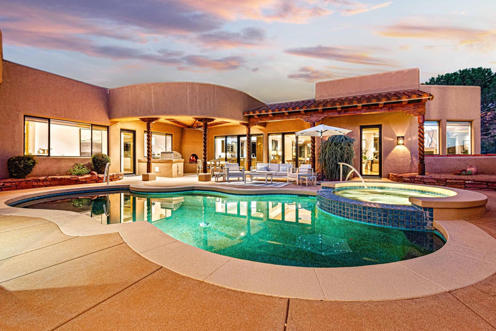 Holiday home Panoramic Views, Game Room, Pool, Hot Tub! *