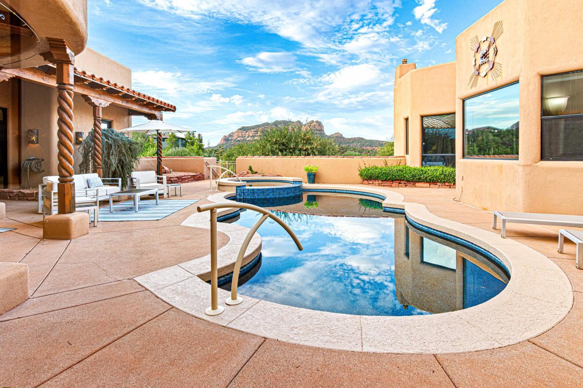 Panoramic Views, Game Room, Pool, Hot Tub!