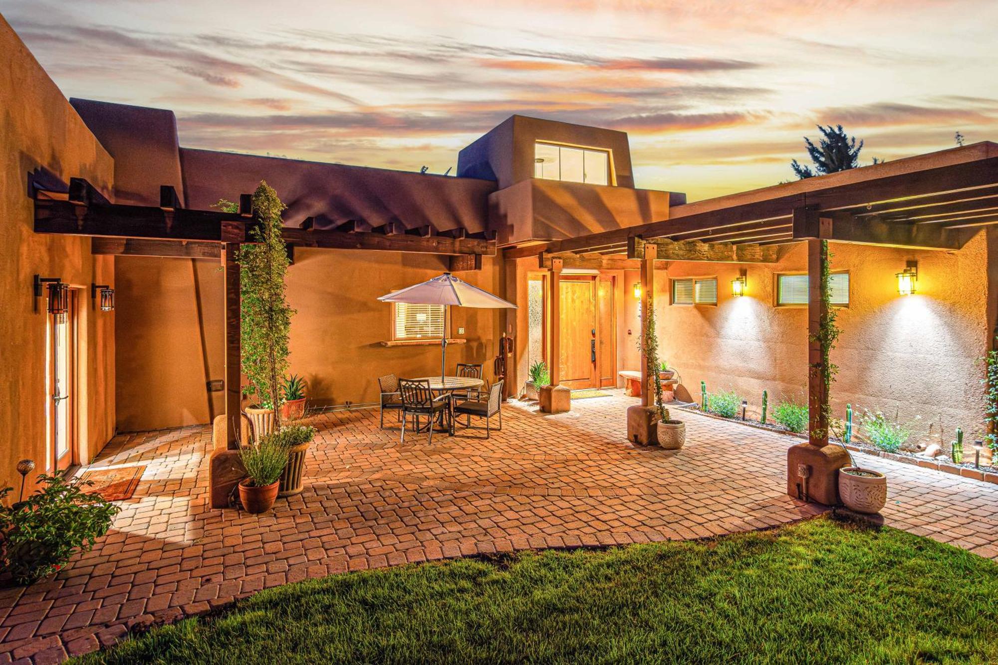8-bedrooms With Stunning Views & 75' Lap Pool Holiday home