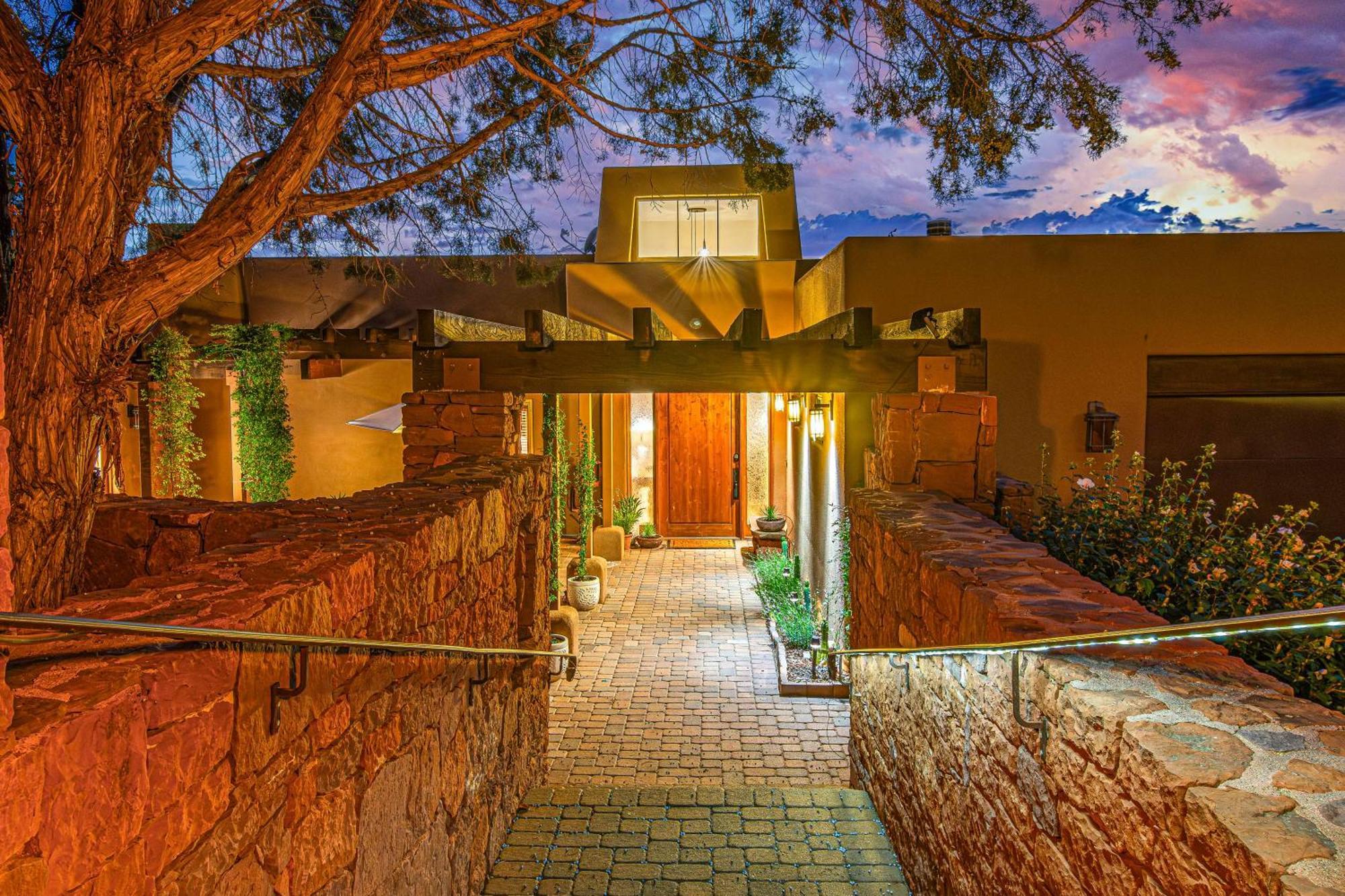 8-bedrooms With Stunning Views & 75' Lap Pool Holiday home Sedona