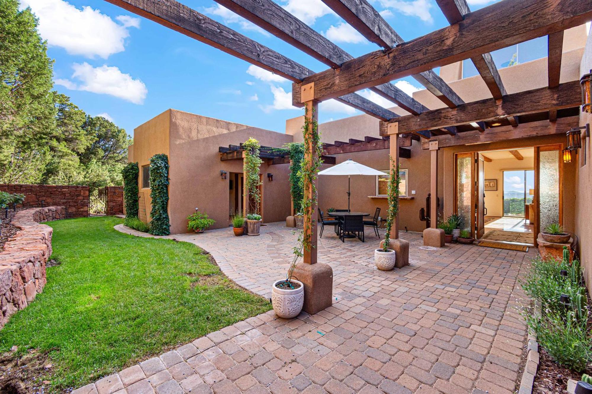 8-bedrooms With Stunning Views & 75' Lap Pool * Sedona