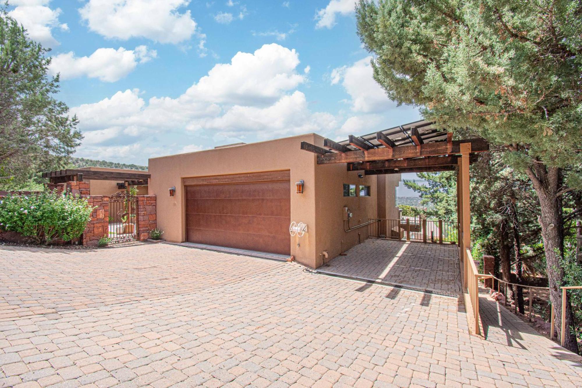 8-bedrooms With Stunning Views & 75' Lap Pool