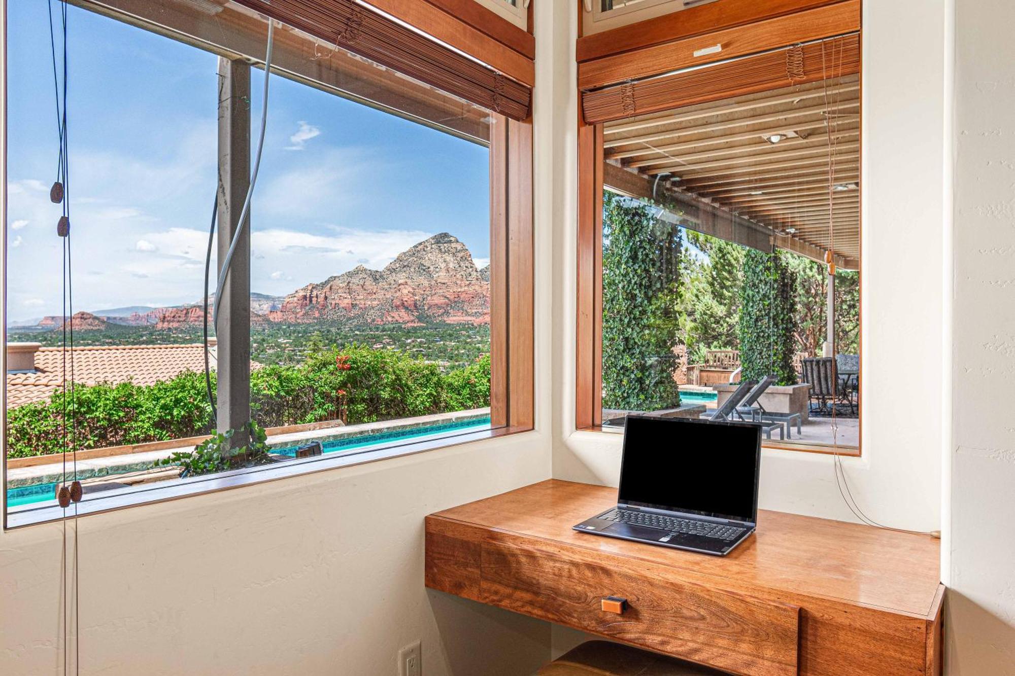 Holiday home 8-bedrooms With Stunning Views & 75' Lap Pool Sedona