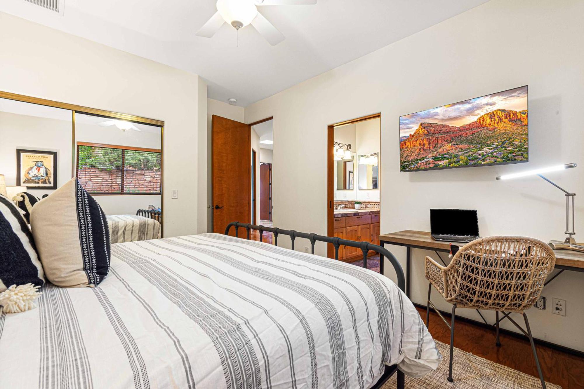 8-bedrooms With Stunning Views & 75' Lap Pool * Sedona