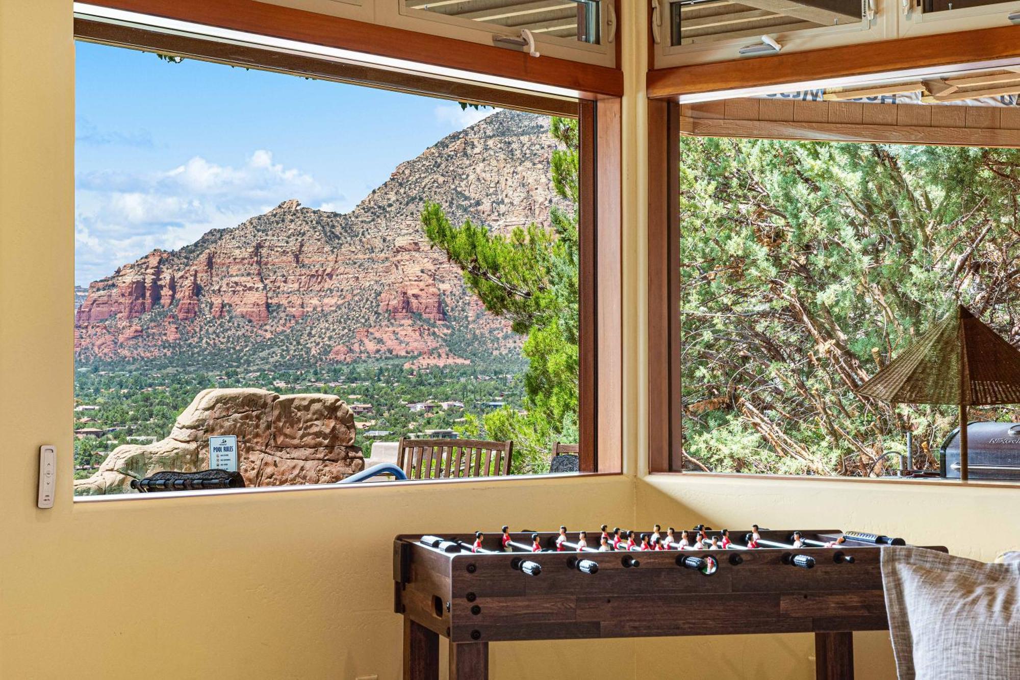 Holiday home 8-bedrooms With Stunning Views & 75' Lap Pool *