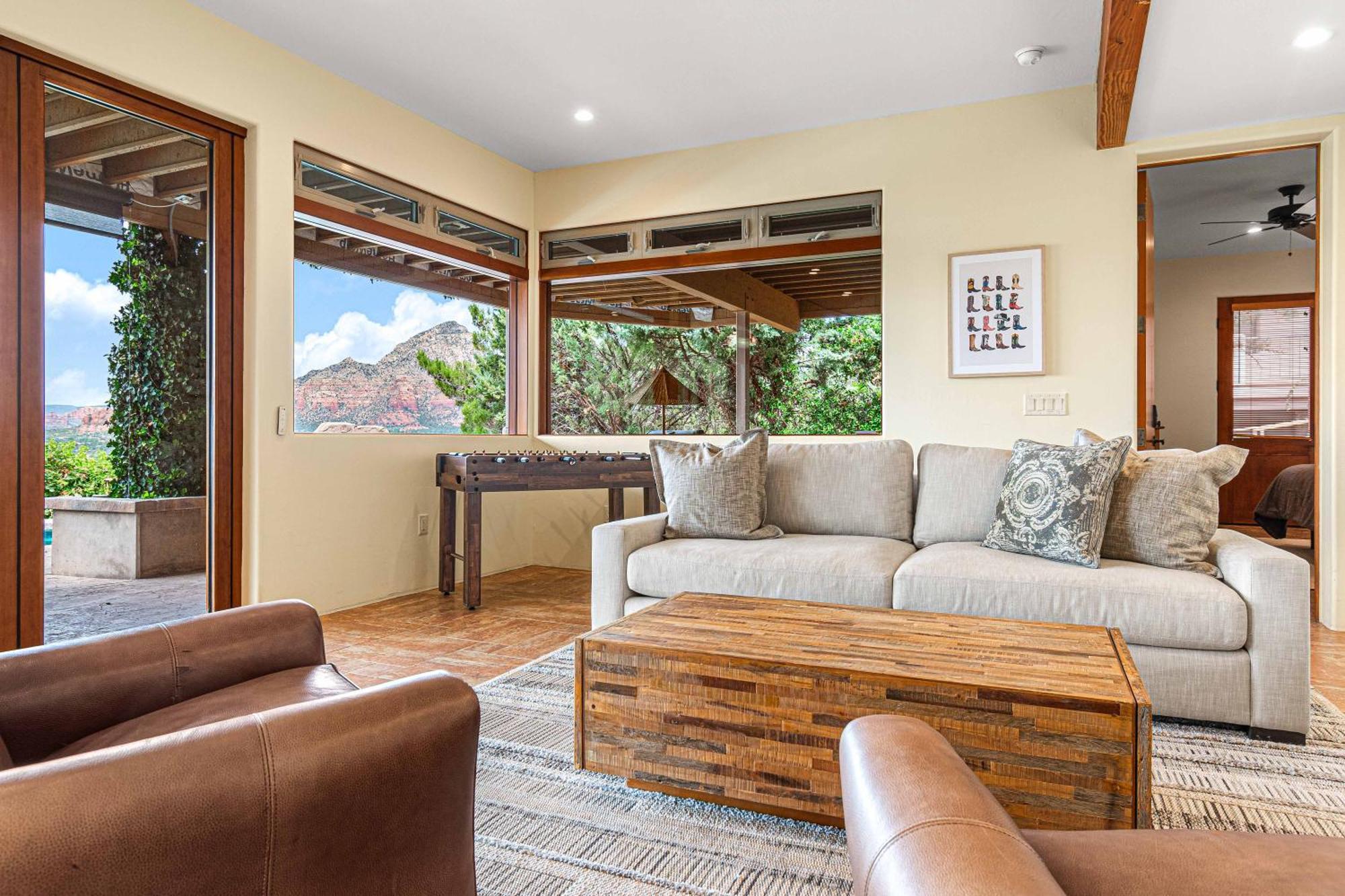 Holiday home 8-bedrooms With Stunning Views & 75' Lap Pool