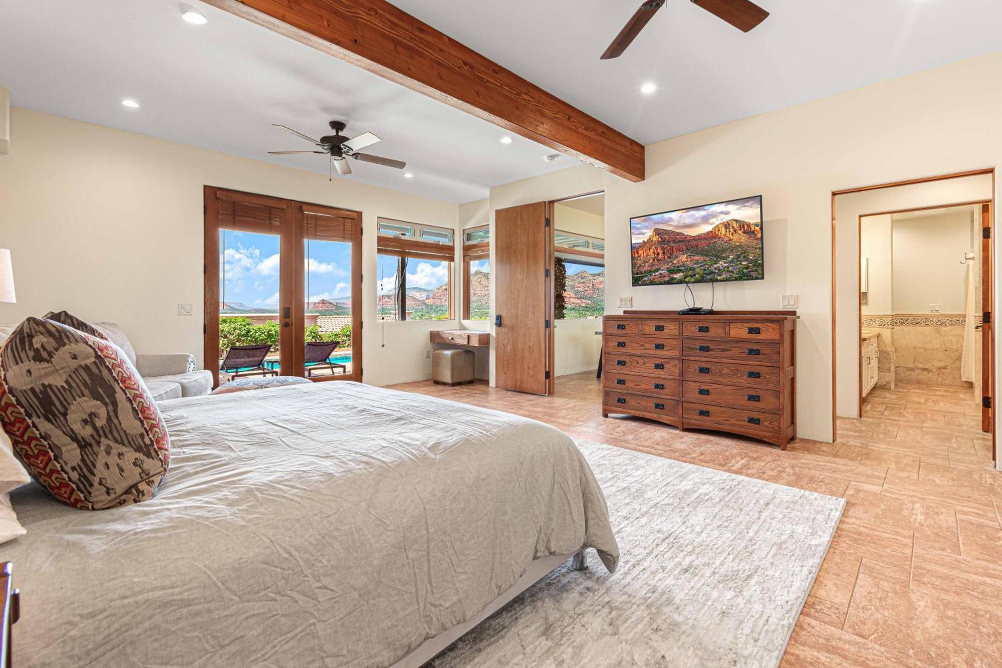 8-bedrooms With Stunning Views & 75' Lap Pool Holiday home Sedona
