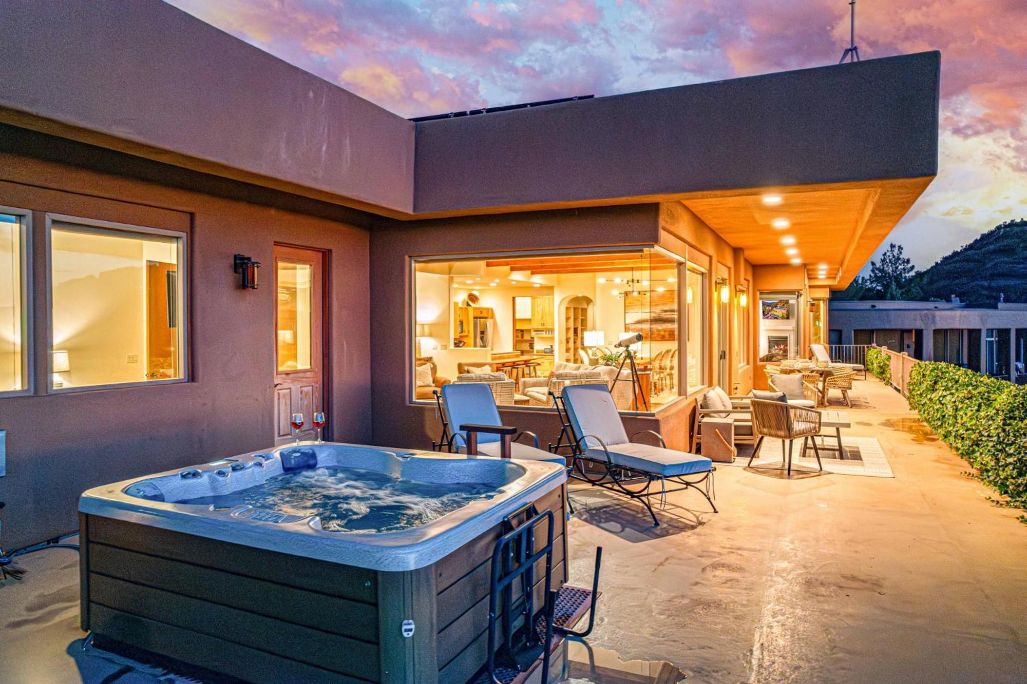 8-bedrooms With Stunning Views & 75' Lap Pool Sedona