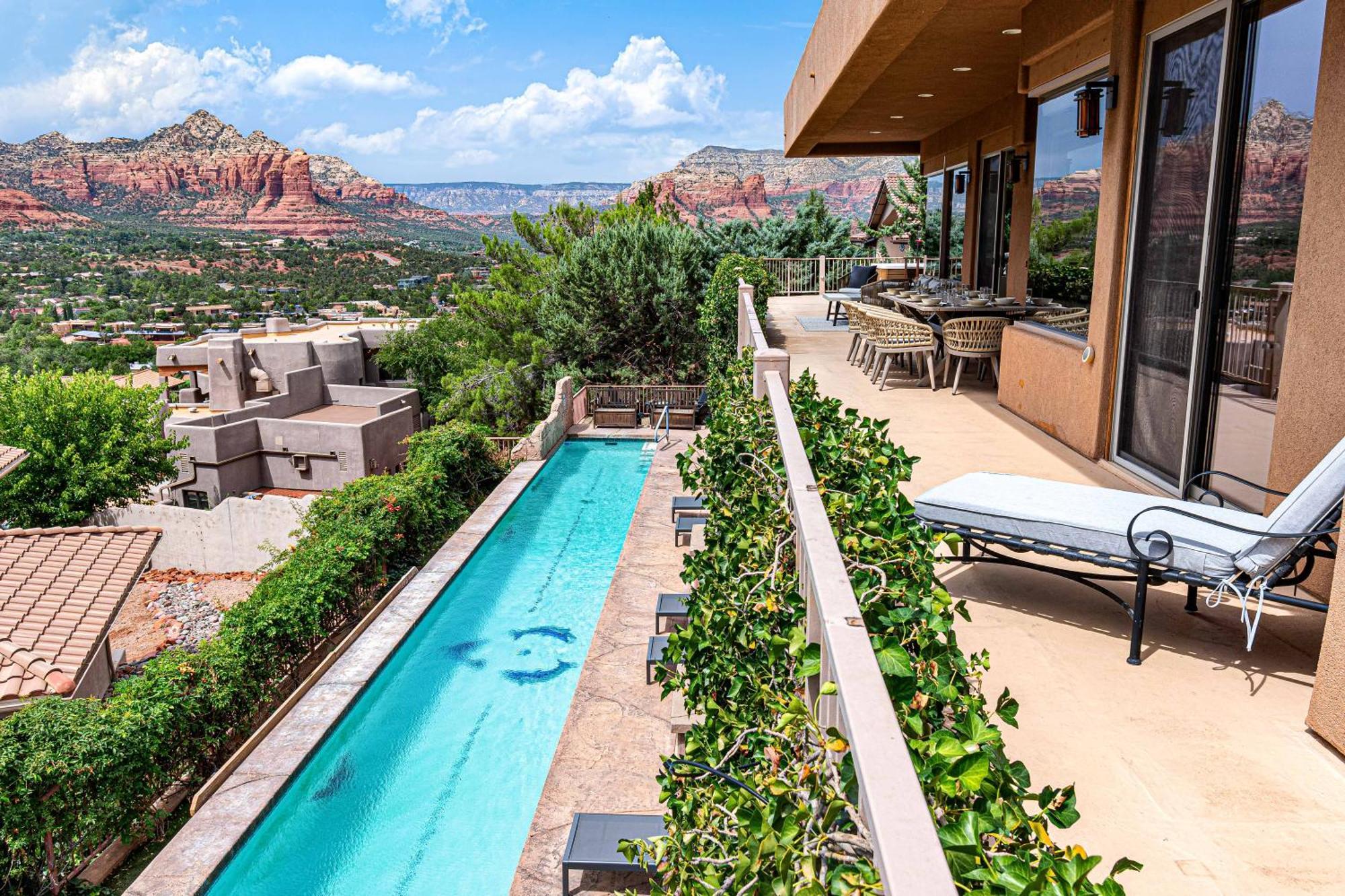 8-bedrooms With Stunning Views & 75' Lap Pool Holiday home Sedona
