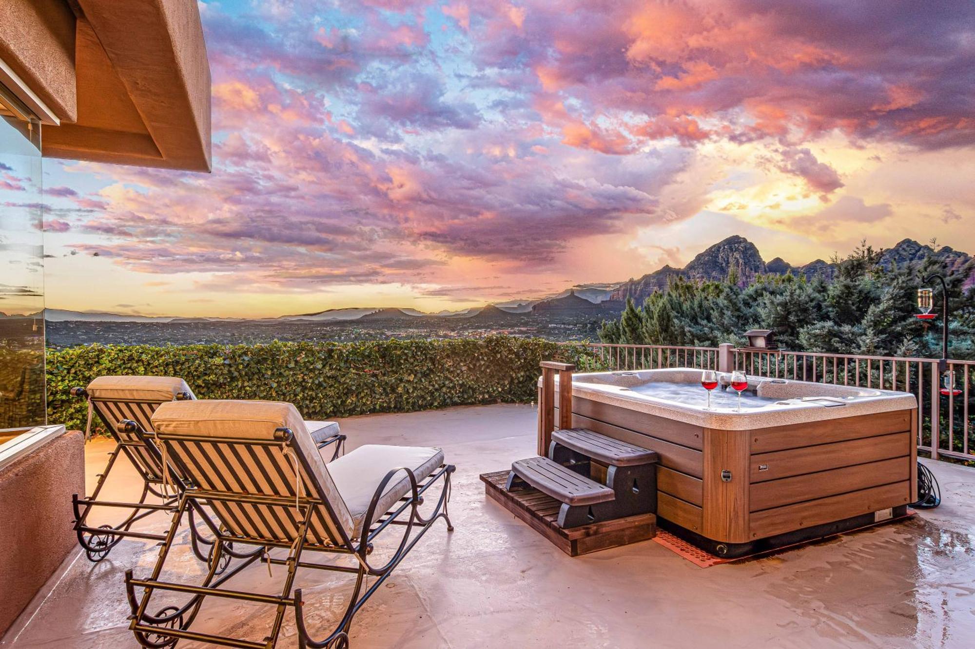 8-bedrooms With Stunning Views & 75' Lap Pool * Sedona