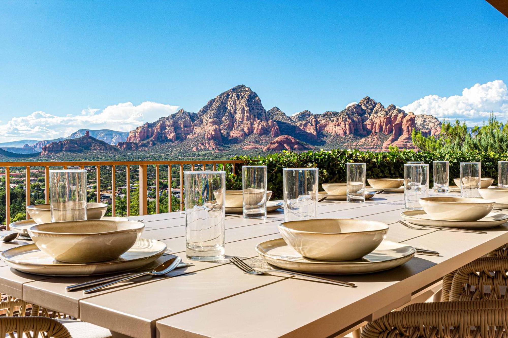 8-bedrooms With Stunning Views & 75' Lap Pool