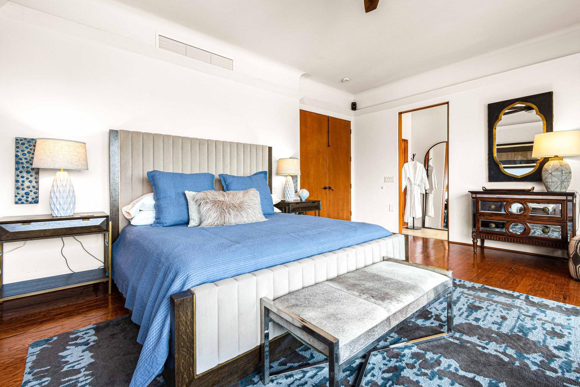 8-bedrooms With Stunning Views & 75' Lap Pool Holiday home