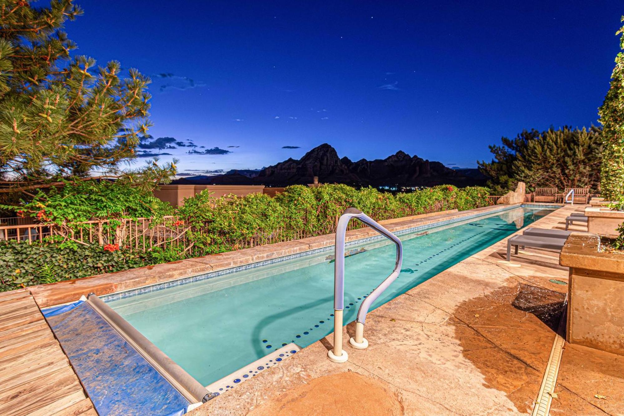 Holiday home 8-bedrooms With Stunning Views & 75' Lap Pool Sedona