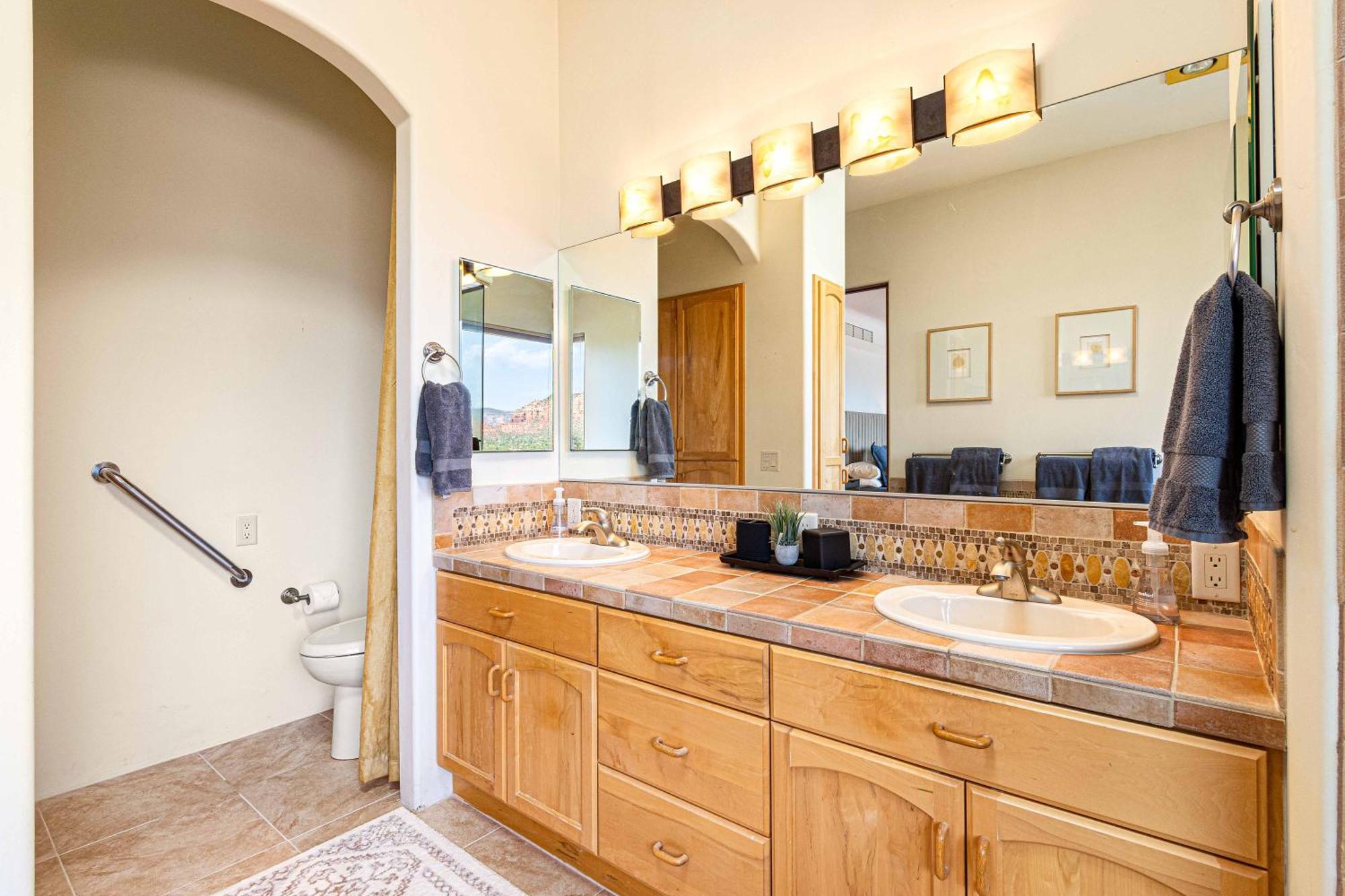 8-bedrooms With Stunning Views & 75' Lap Pool *