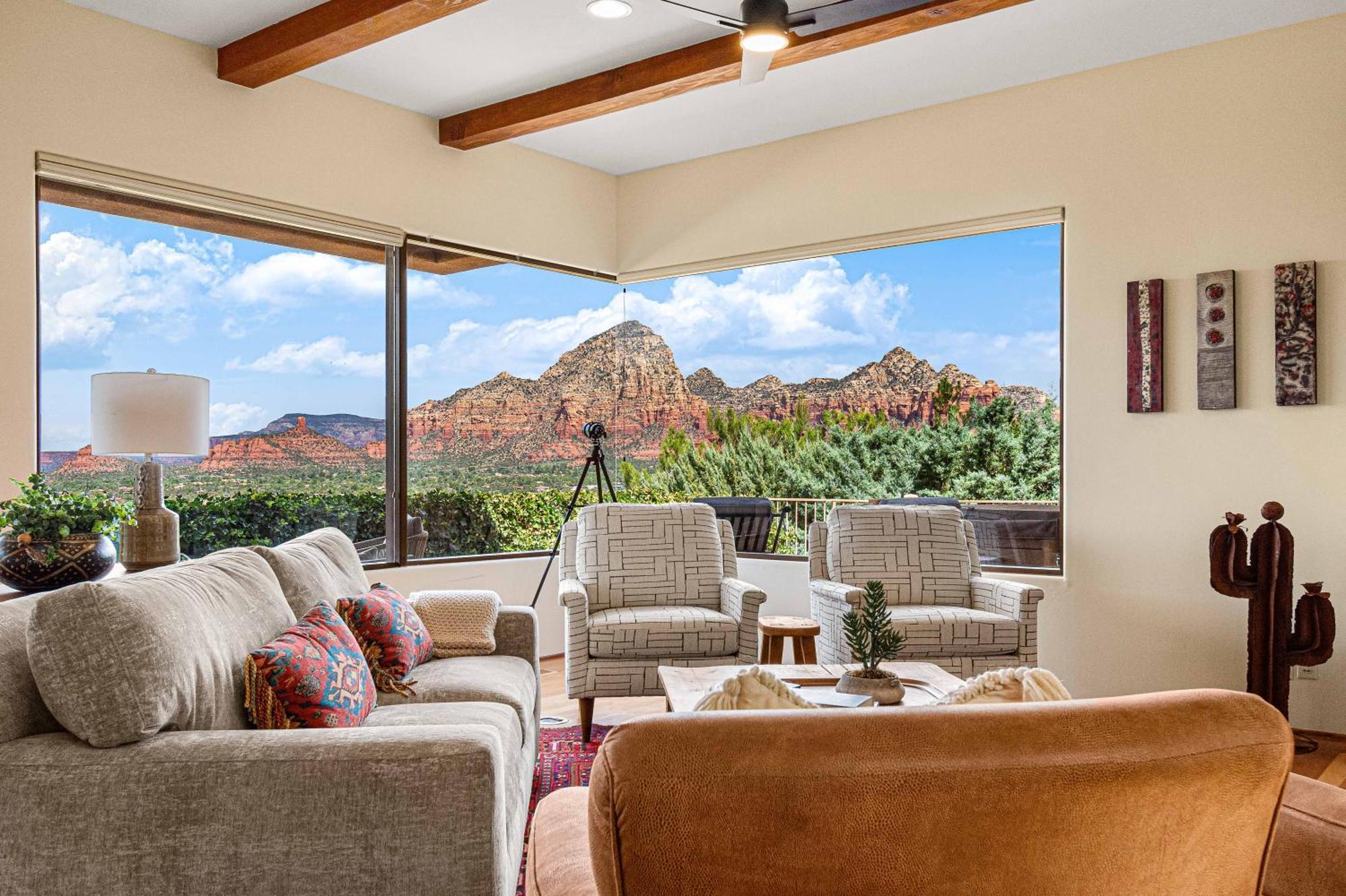 8-bedrooms With Stunning Views & 75' Lap Pool