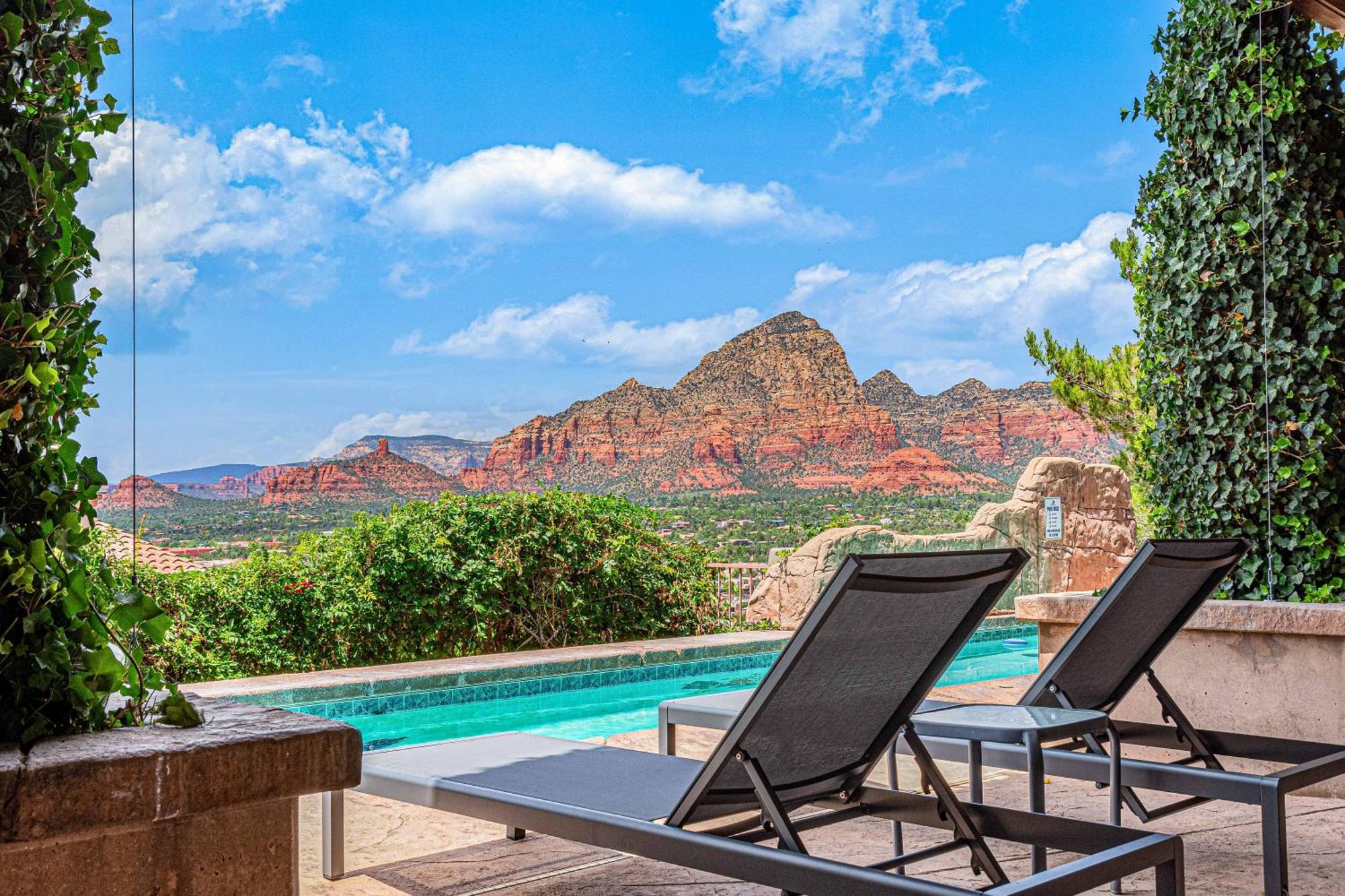 8-bedrooms With Stunning Views & 75' Lap Pool Holiday home Sedona