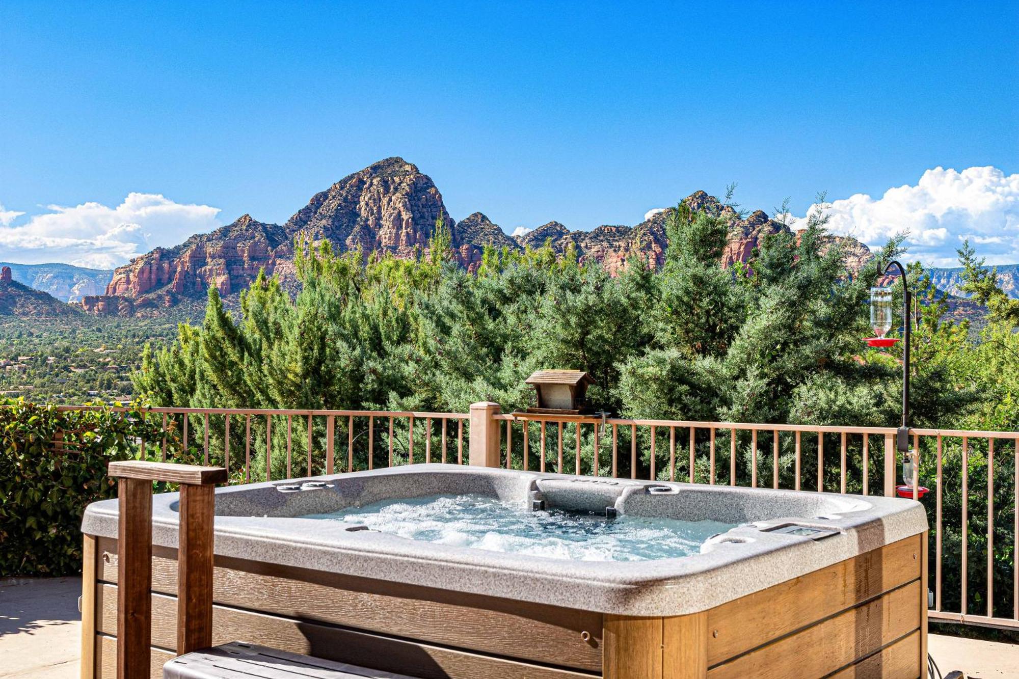 8-bedrooms With Stunning Views & 75' Lap Pool *
