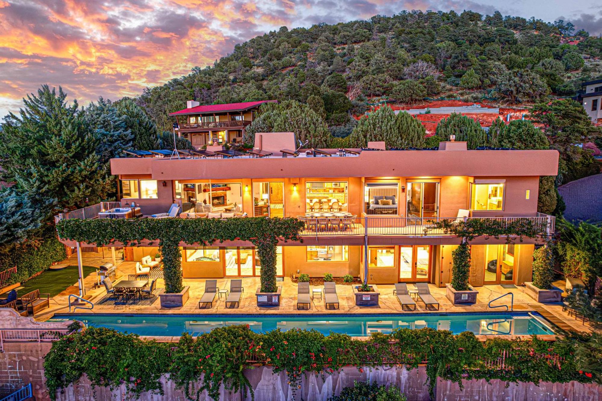 8-bedrooms With Stunning Views & 75' Lap Pool Holiday home Sedona