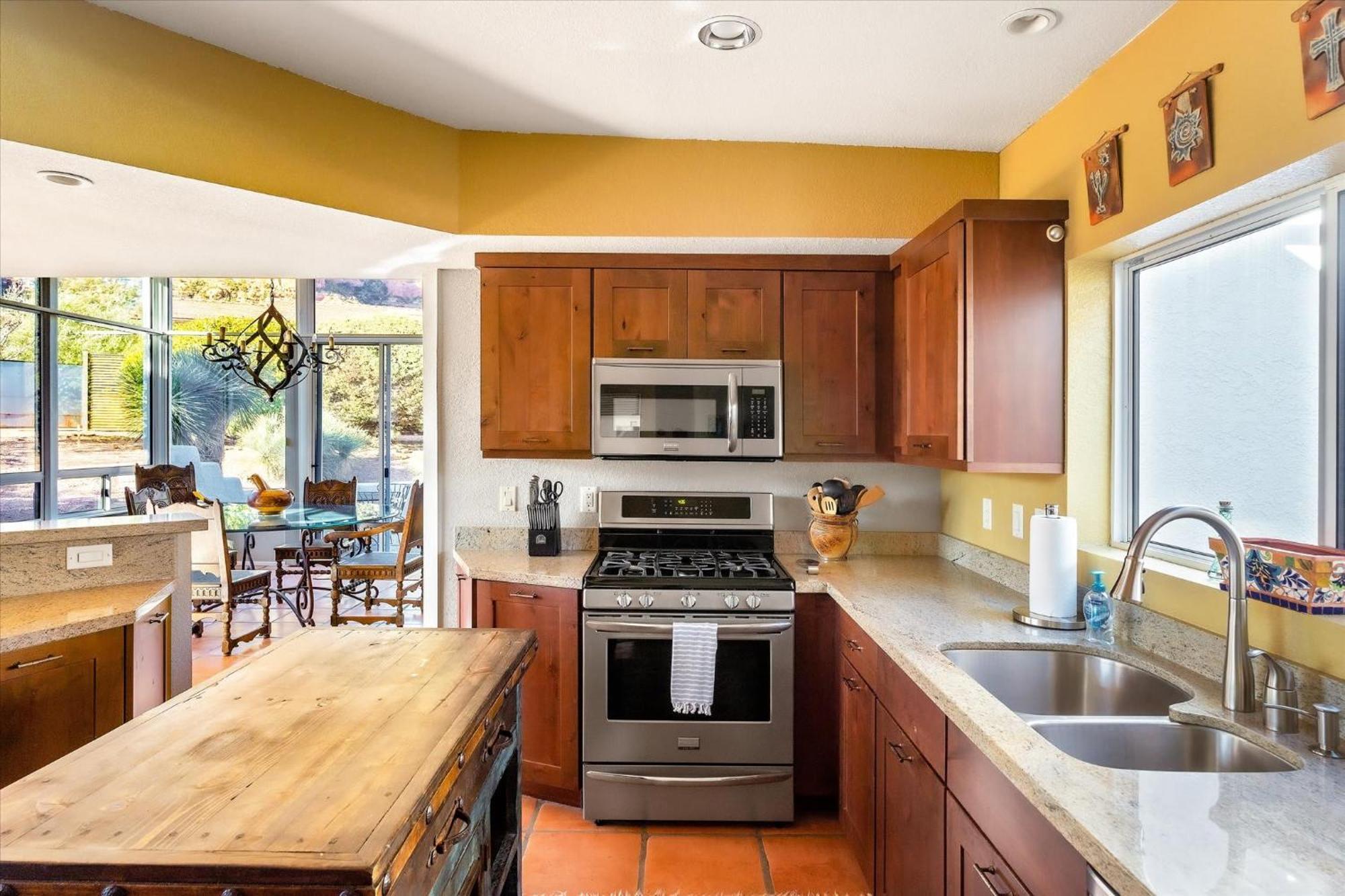 Luxury In Desert With 360 Views & Sunsets With Family Holiday home *