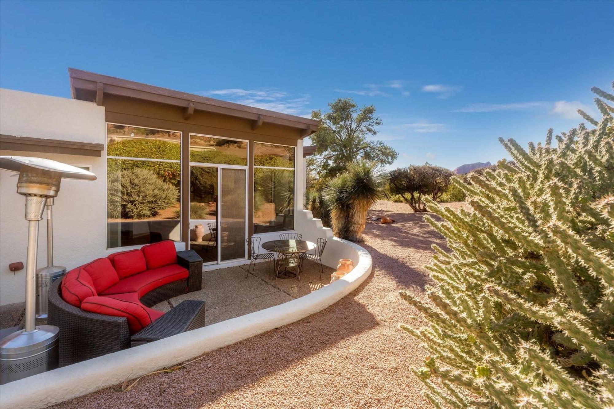Luxury In Desert With 360 Views & Sunsets With Family