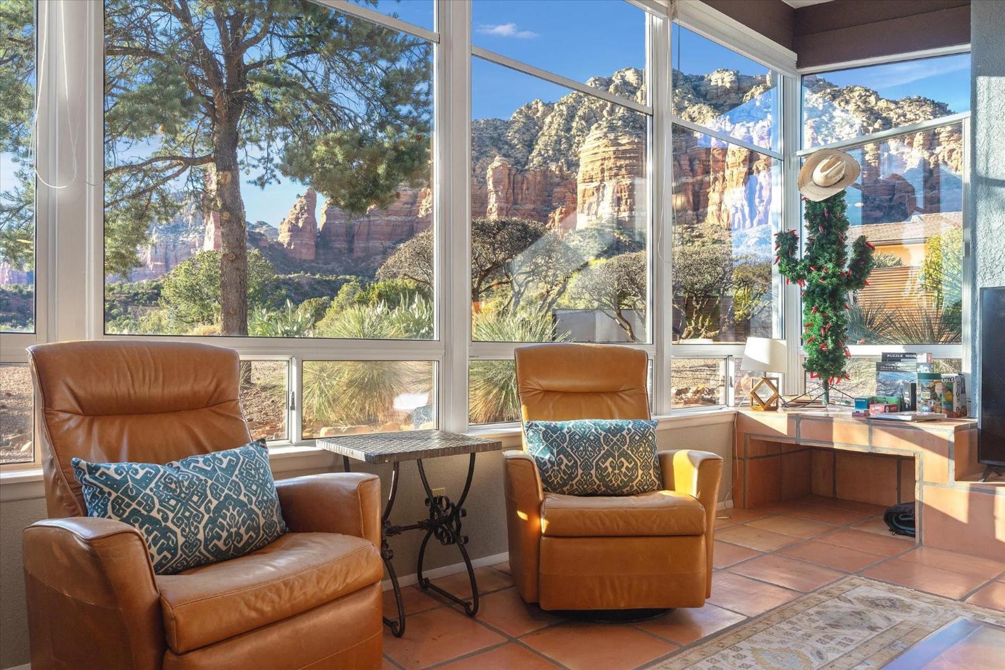 Luxury In Desert With 360 Views & Sunsets With Family *