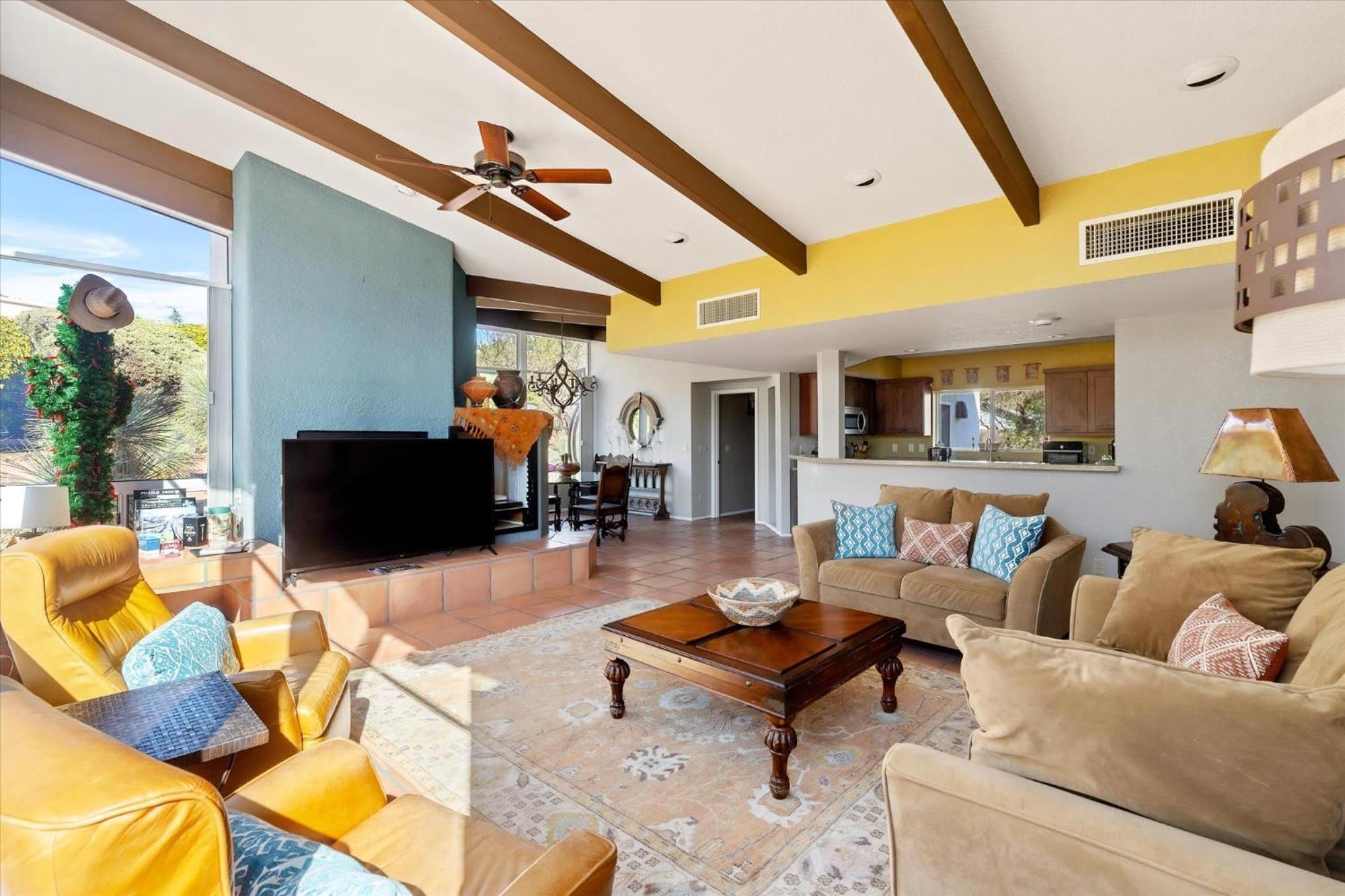 Luxury In Desert With 360 Views & Sunsets With Family Holiday home