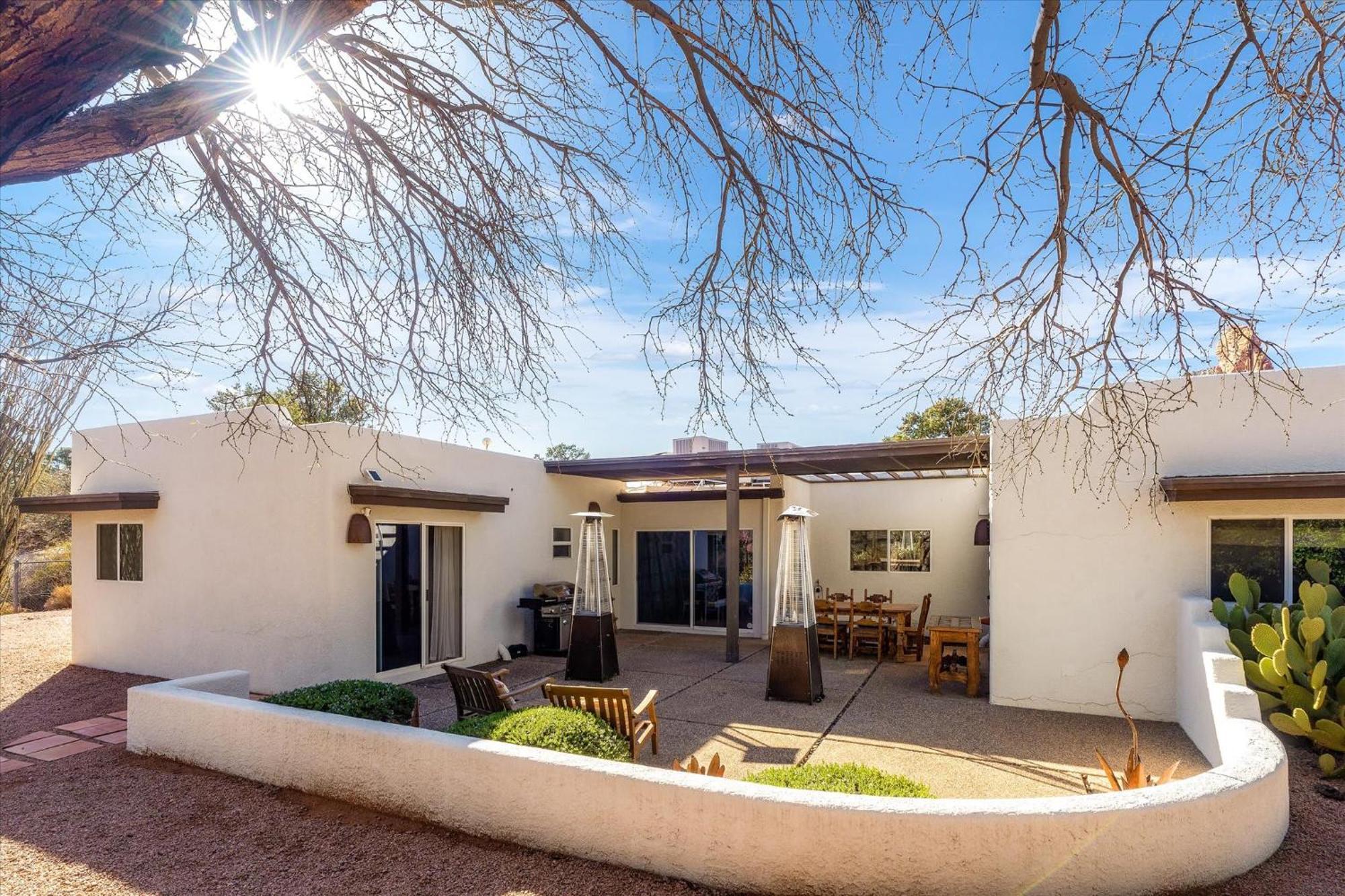 Luxury In Desert With 360 Views & Sunsets With Family Holiday home