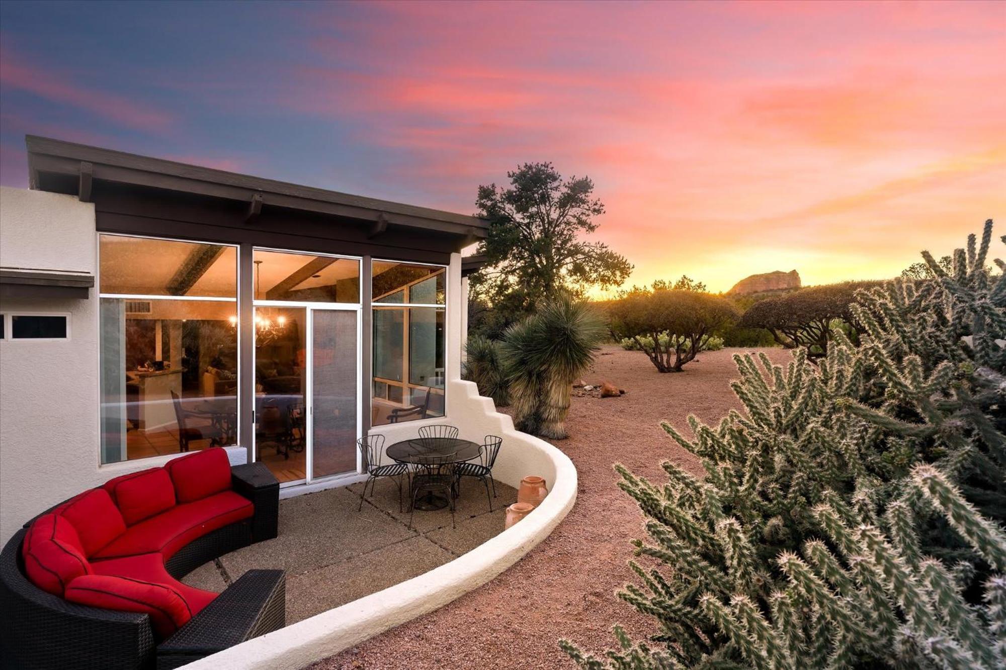 Luxury In Desert With 360 Views & Sunsets With Family Holiday home *