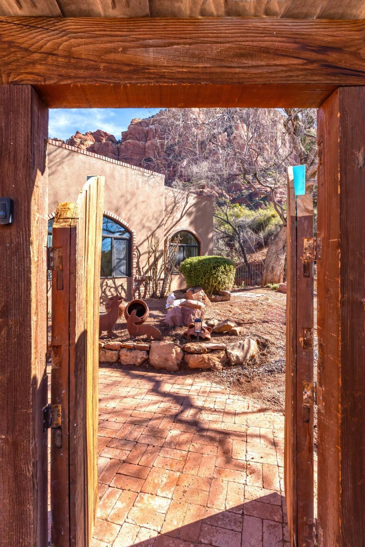 Perfect Chapel With Incredible Views And Private Swim