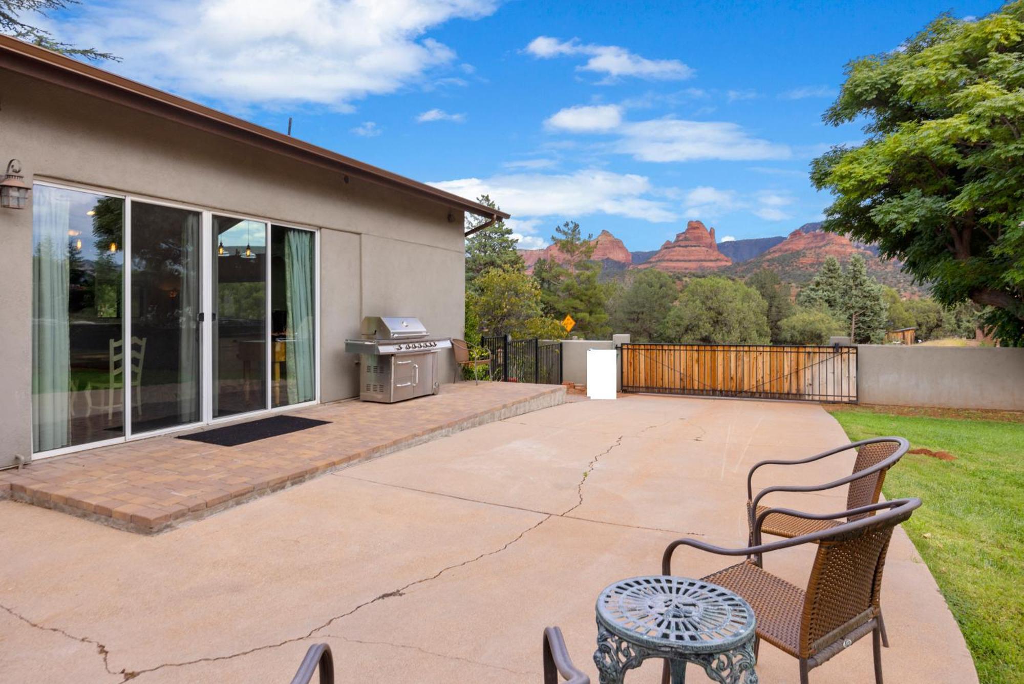 Villa Uptown Gem! Wow! Views!! New! Barrel Sauna!!! Close To Trails, Walk To Uptown Sedona, Restaurants And Shopping