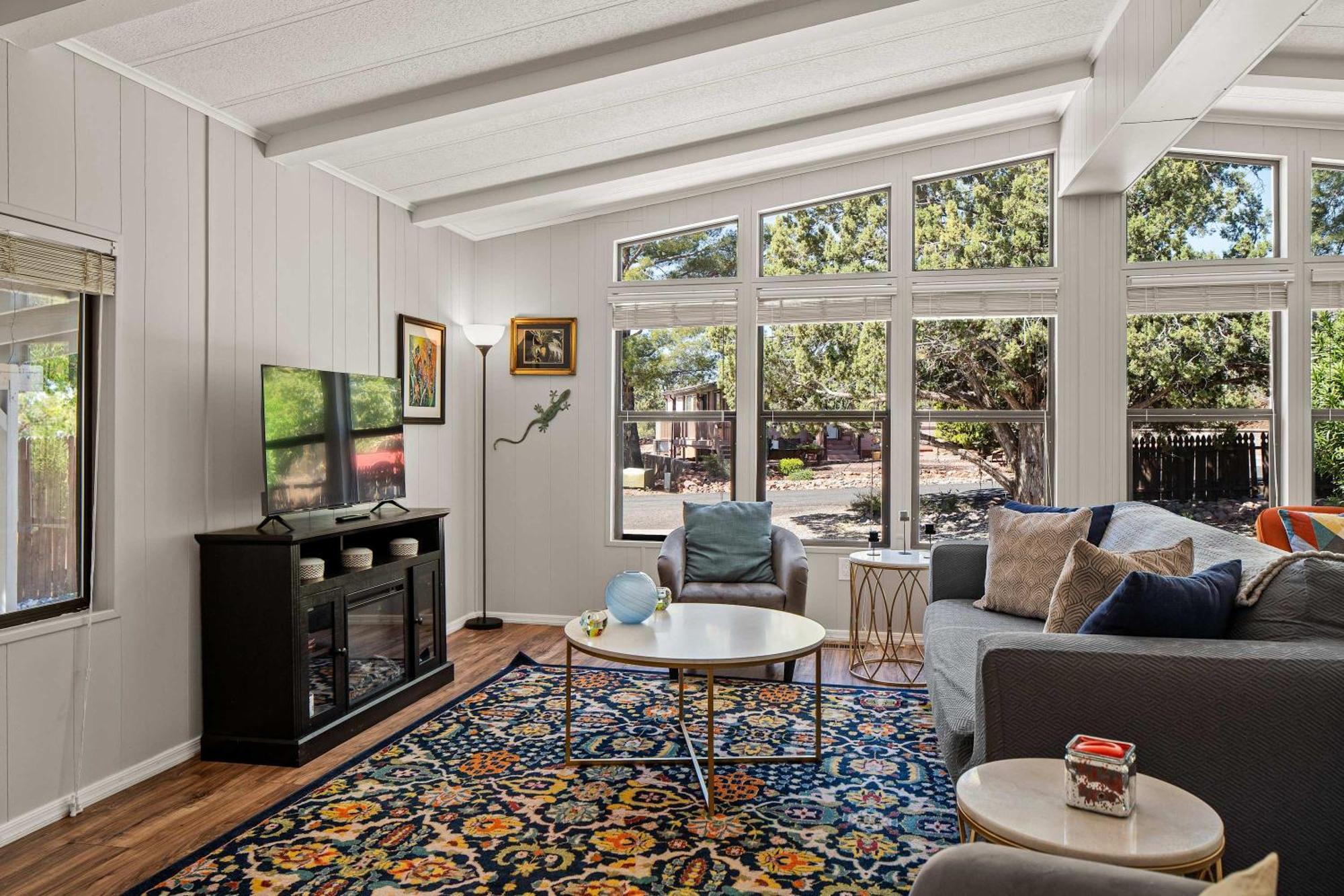 Red Rock Getaway With Jacuzzi In West For Family Holiday home