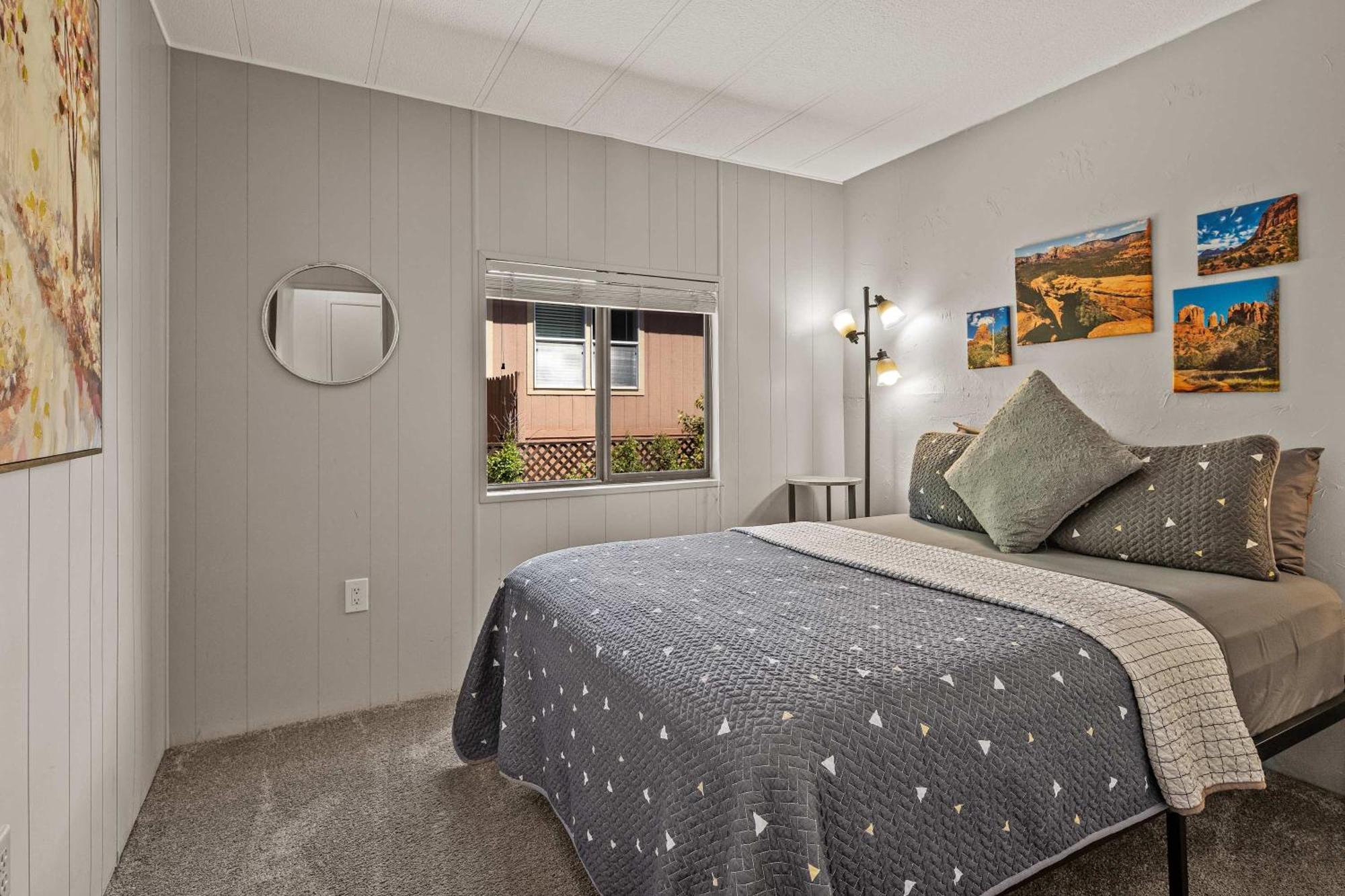 Red Rock Getaway With Jacuzzi In West For Family Holiday home *