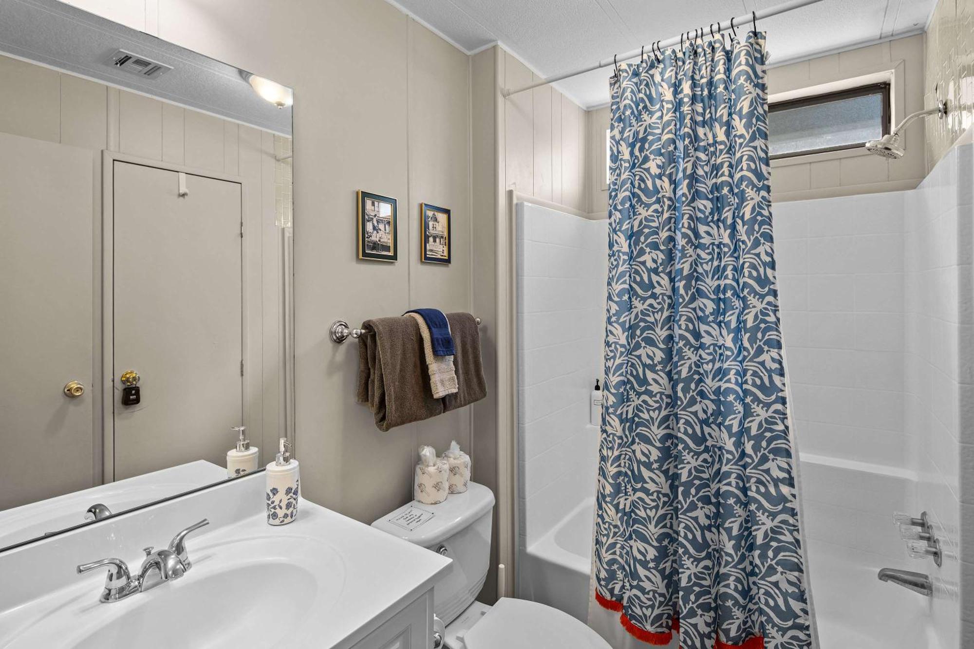 Holiday home Red Rock Getaway With Jacuzzi In West For Family *