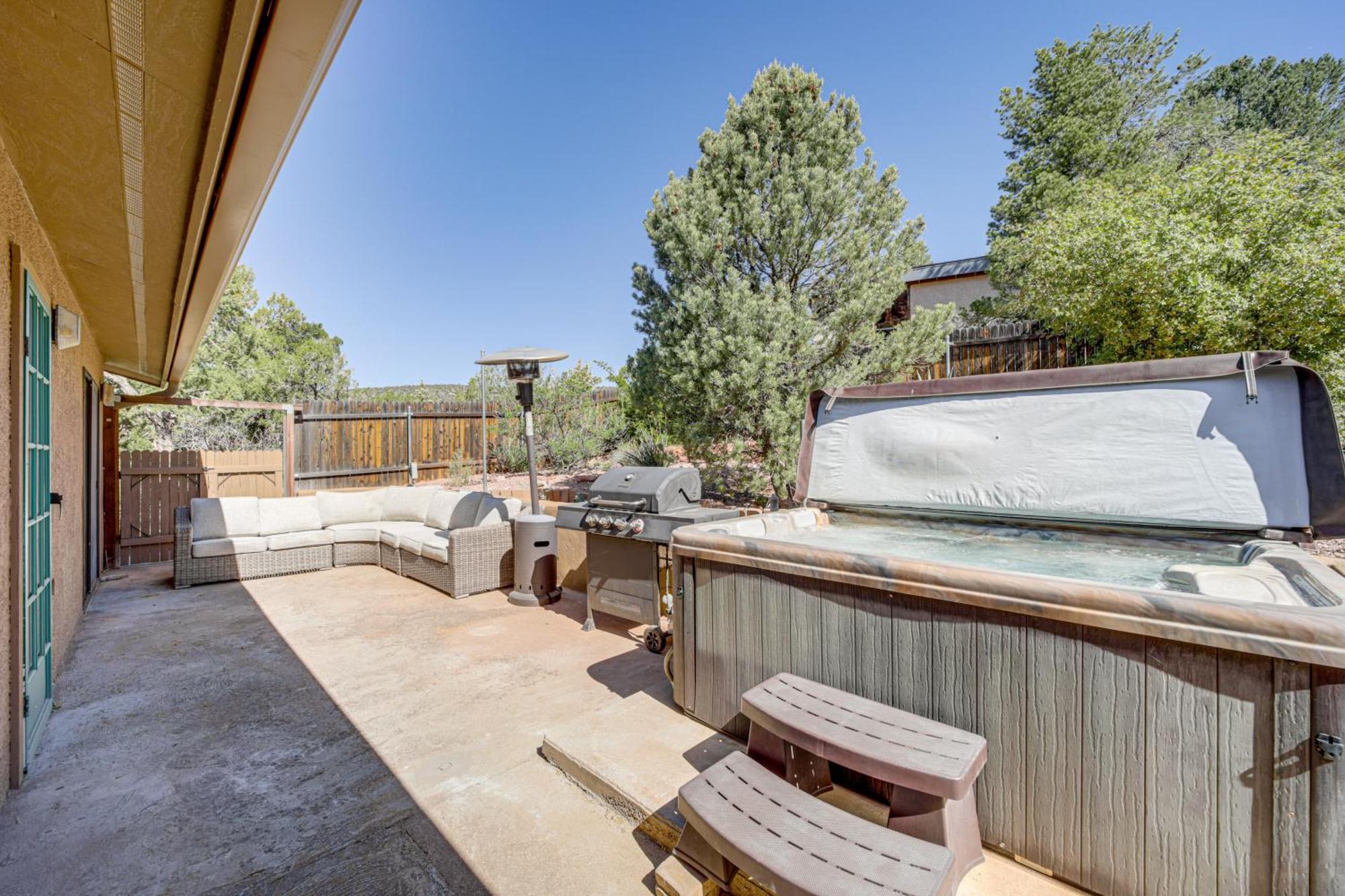 Hot Tub And Game Scenic Home! *