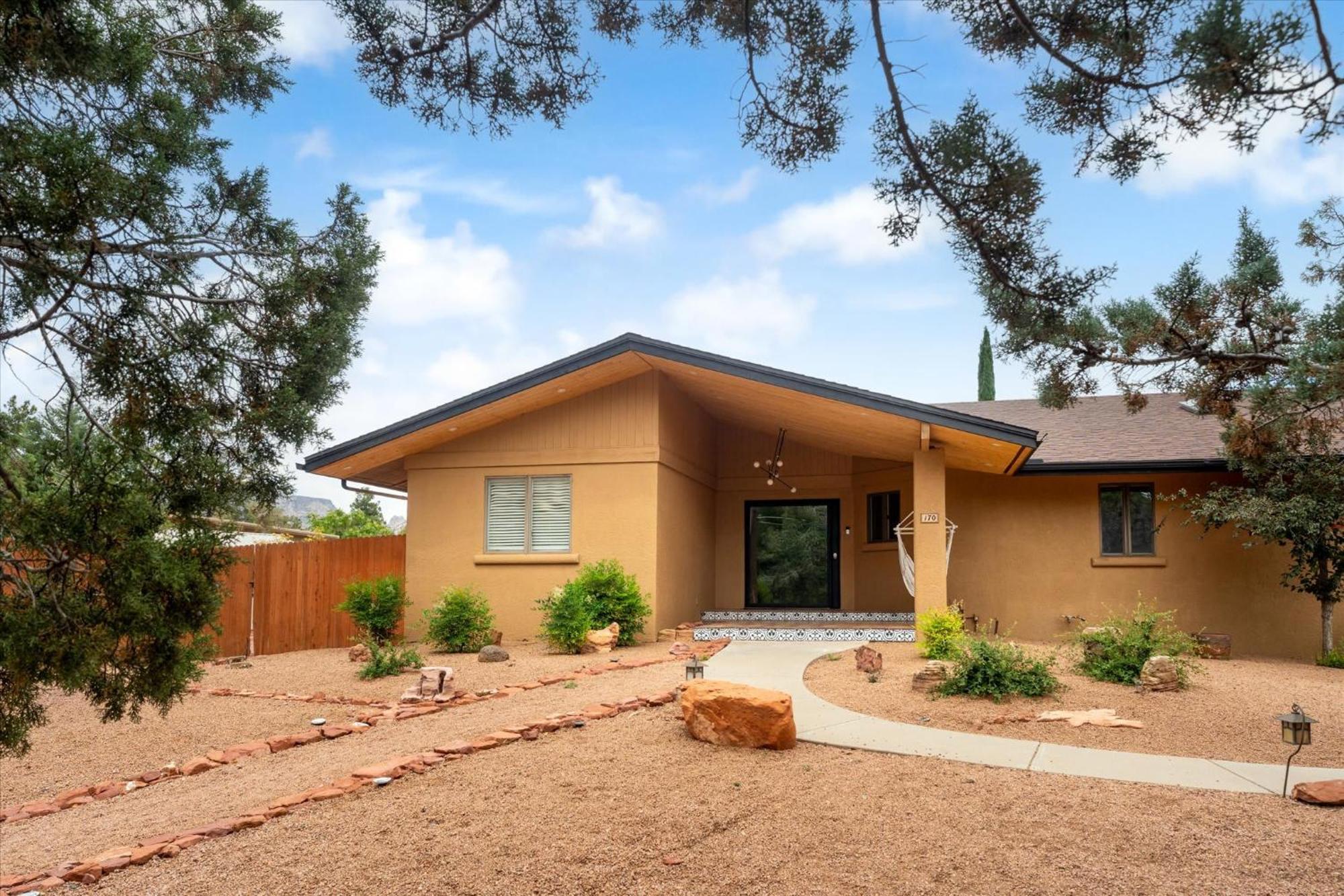 Huge Compound Gym Two Spas Casitas Pond *