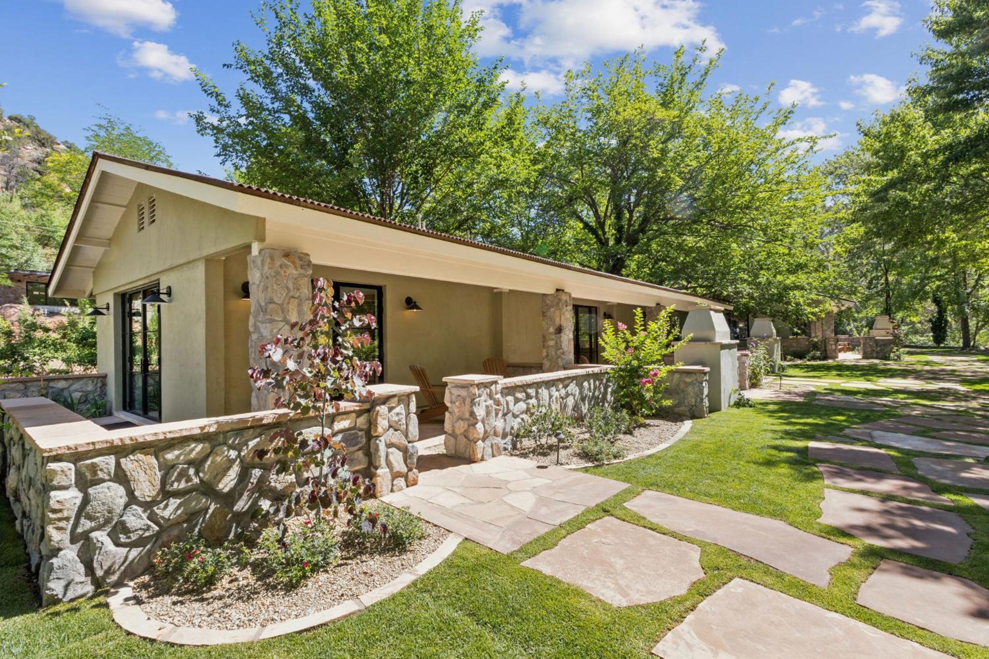 Bed & Breakfast Sedona Views B&B And Luxury Creekside Cabins