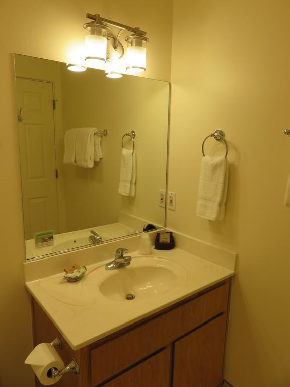 Village Hotel 2*
