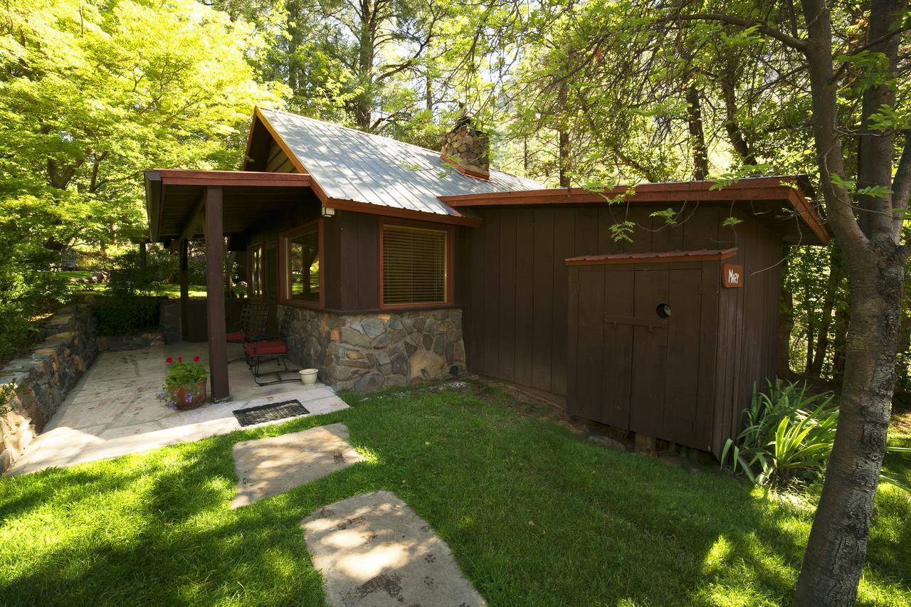 Orchard Canyon On Oak Creek *