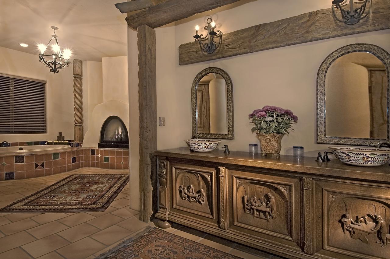 Adobe Grand Hotel