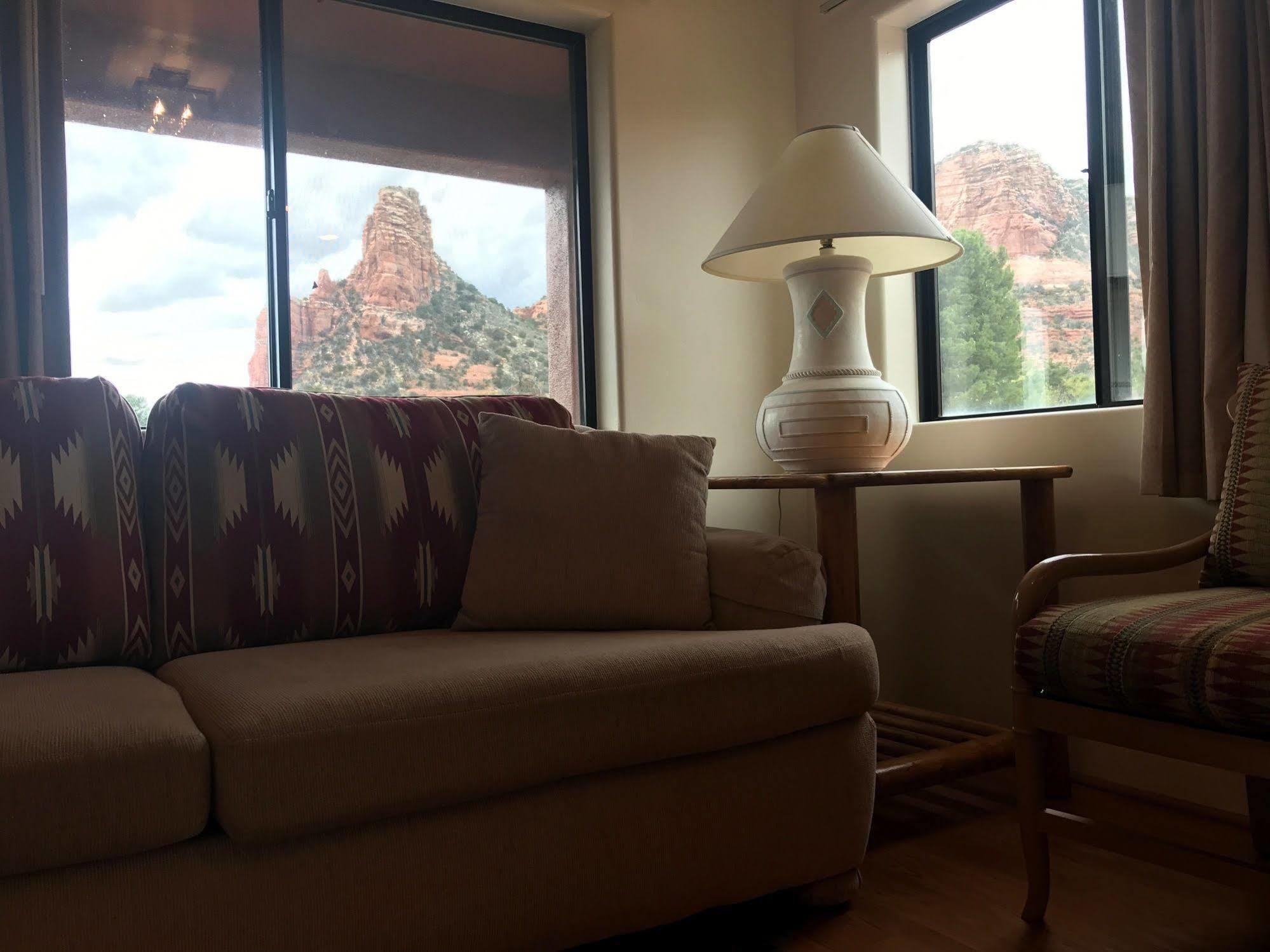 Village Hotel 2*