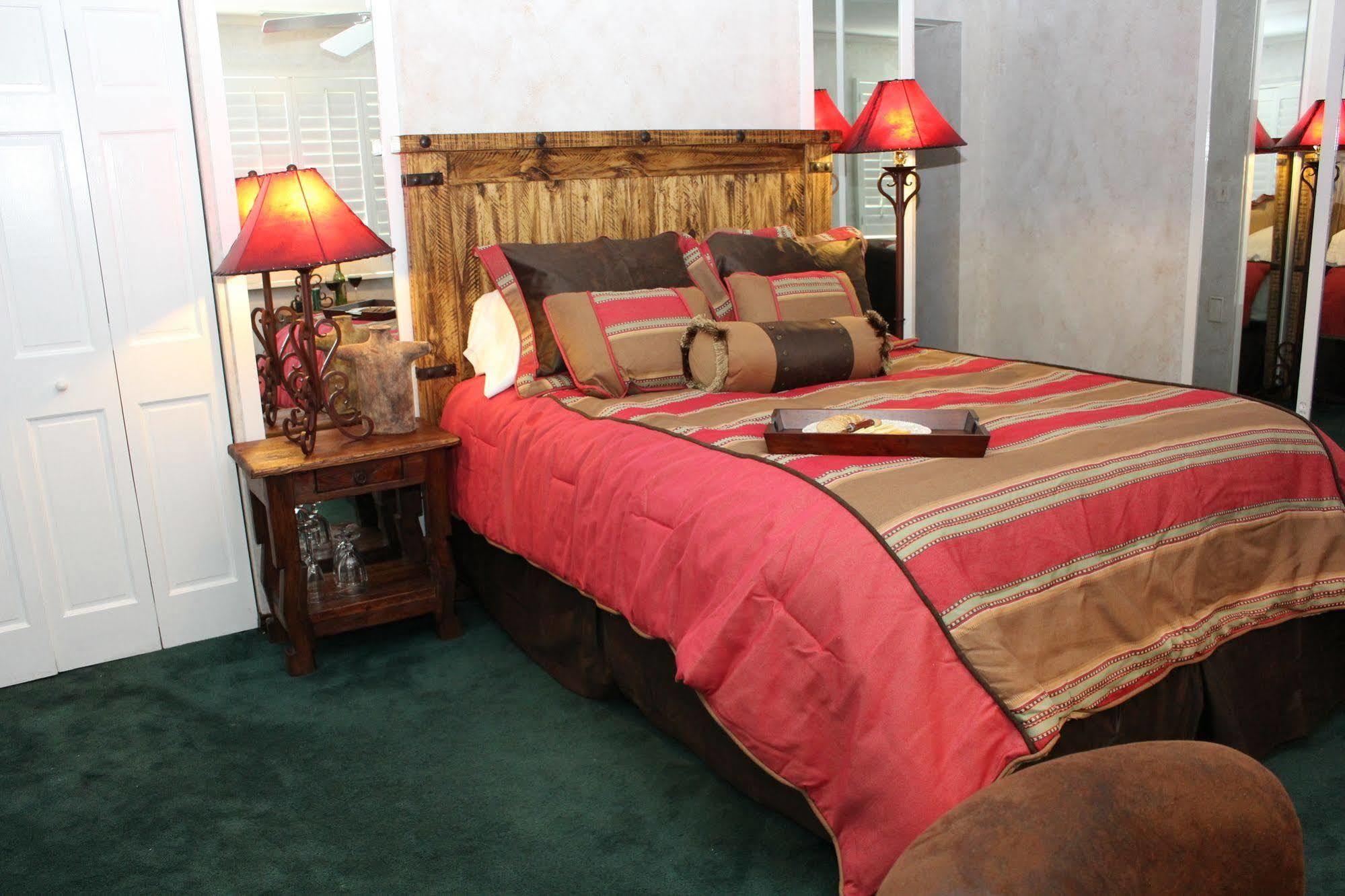 Adobe Village Inn 4*