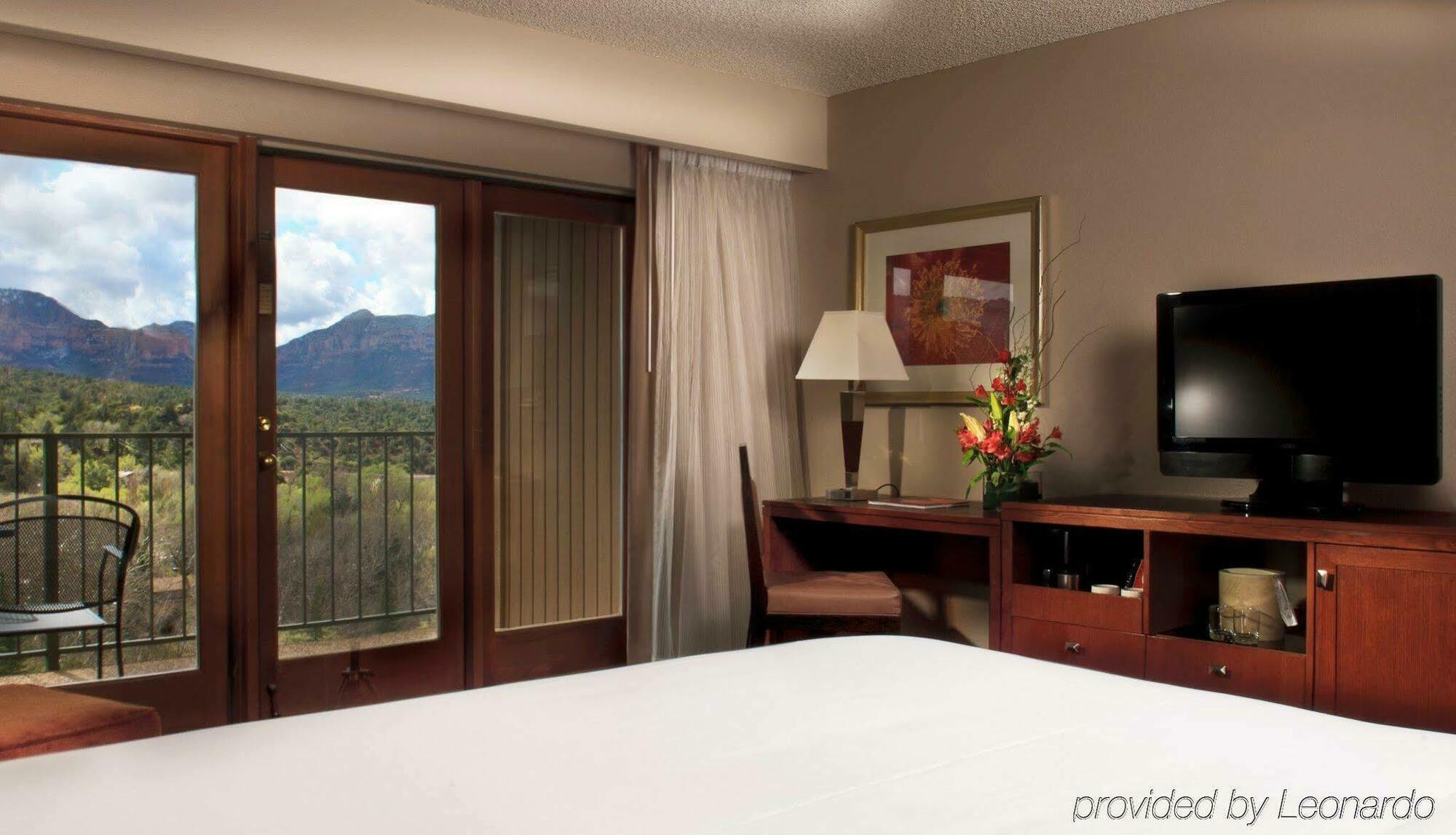 The Cliffs 3*