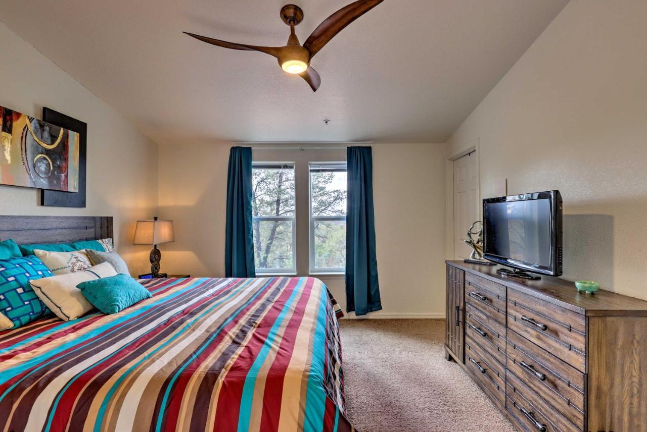 Holiday home Hideaway With Rooftop Deck And Mountain Views! *