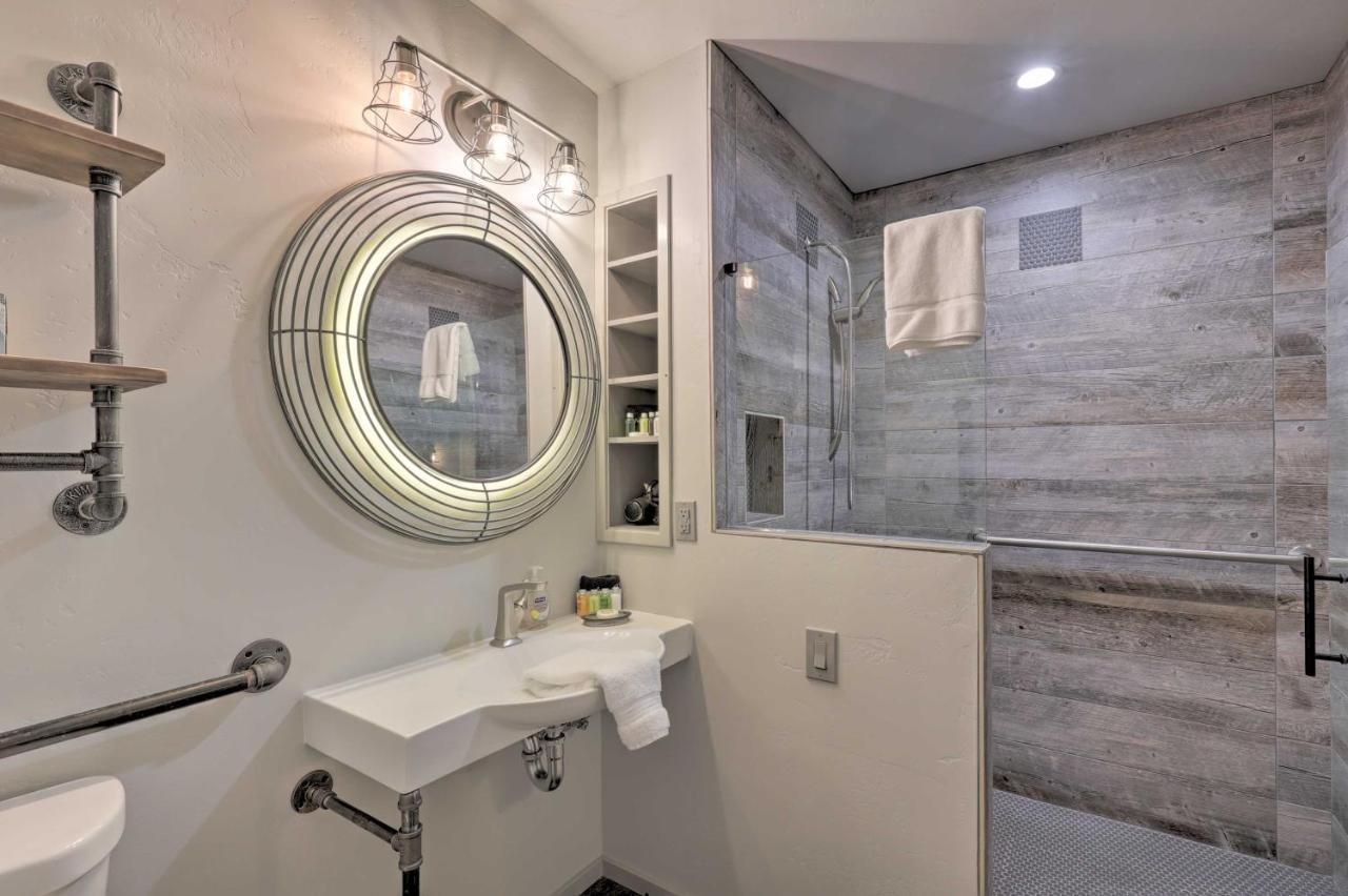 Holiday home Chic Retreat 2 Mi To Cathedral Rock Trail!