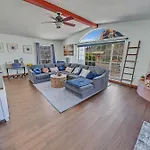 New! Huge Game Room, Hikeable, Red Rock View, Fireplace, Ping Pong, Yoga, Golf Course, Pickle Ball!