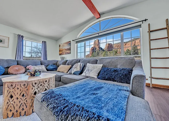 New! Huge Game Room, Hikeable, Red Rock View, Fireplace, Ping Pong, Yoga, Golf Course, Pickle Ball!
