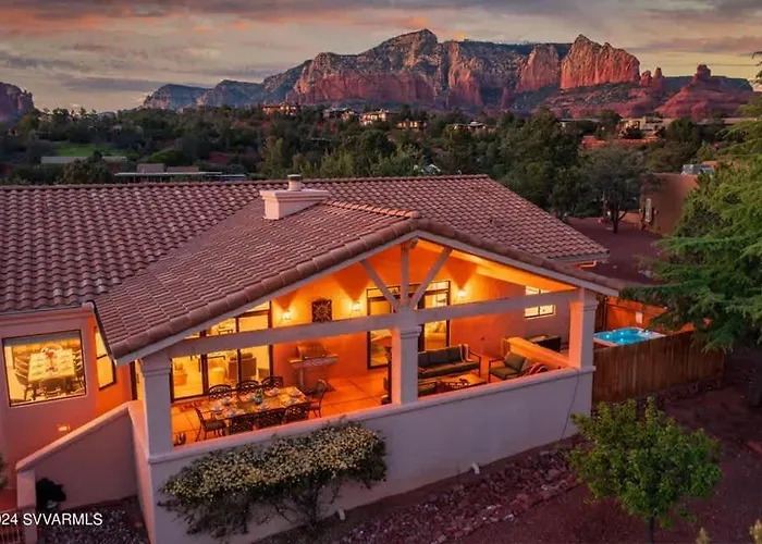 5 Bed 3 Bath Uptown Sedona-Game Room-Sauna-Cold Plunge-Jacuzzi-Gym
